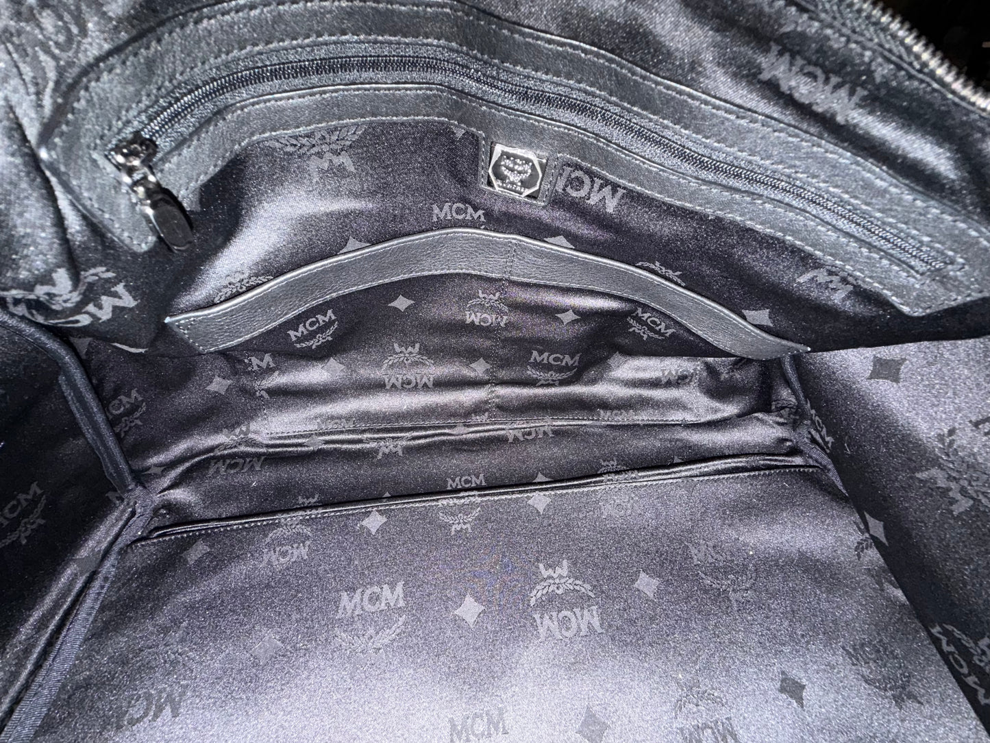 MCM STUDDED TRAVLER VISETOS