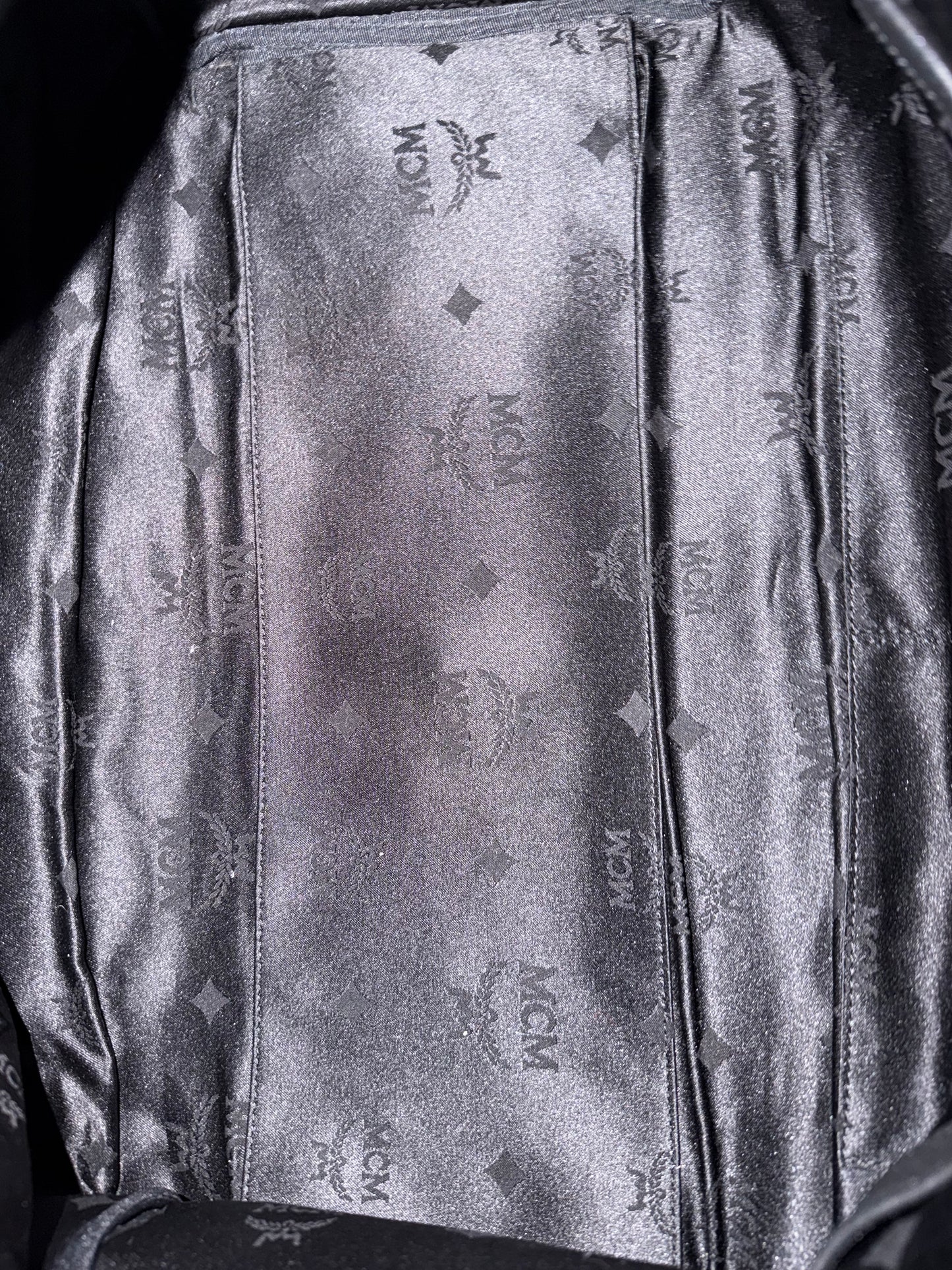 MCM STUDDED TRAVLER VISETOS