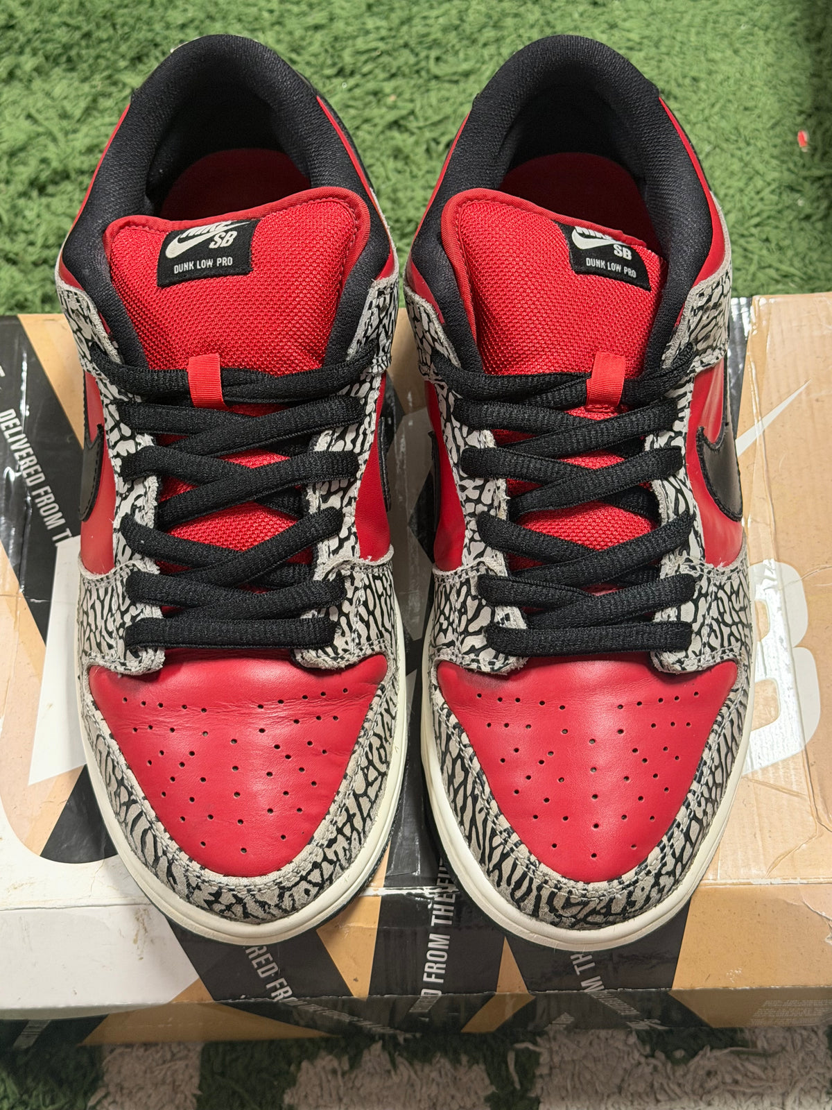 Nike SB Dunk Low Supreme Red Cement (2012)
