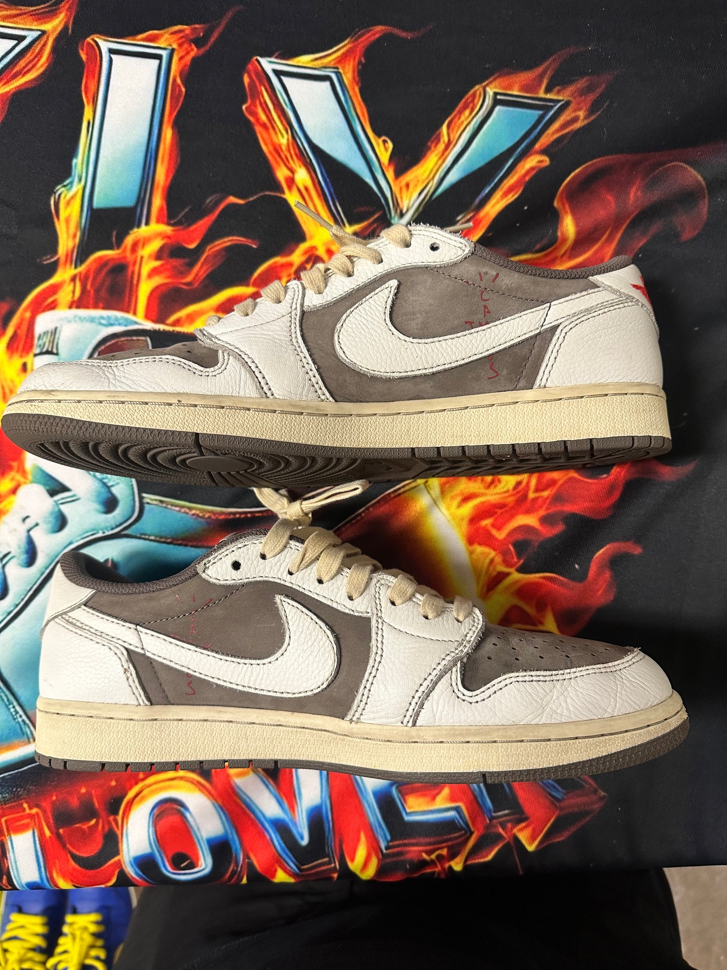JORDAN 1 LOW TRAVIS SCOTT REVERSE MOCHA