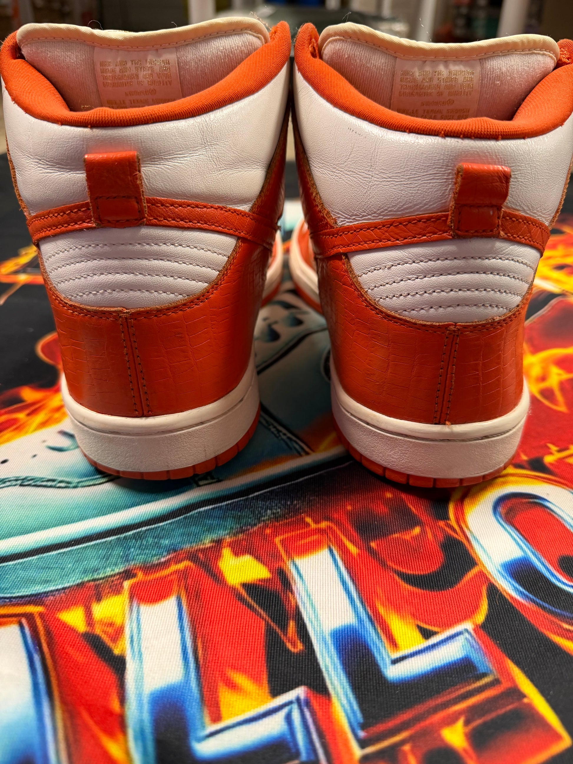 NIKE SB DUNK HIGH SUPREME STARS ORANGE