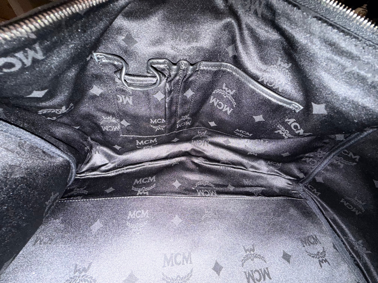 MCM STUDDED TRAVLER VISETOS