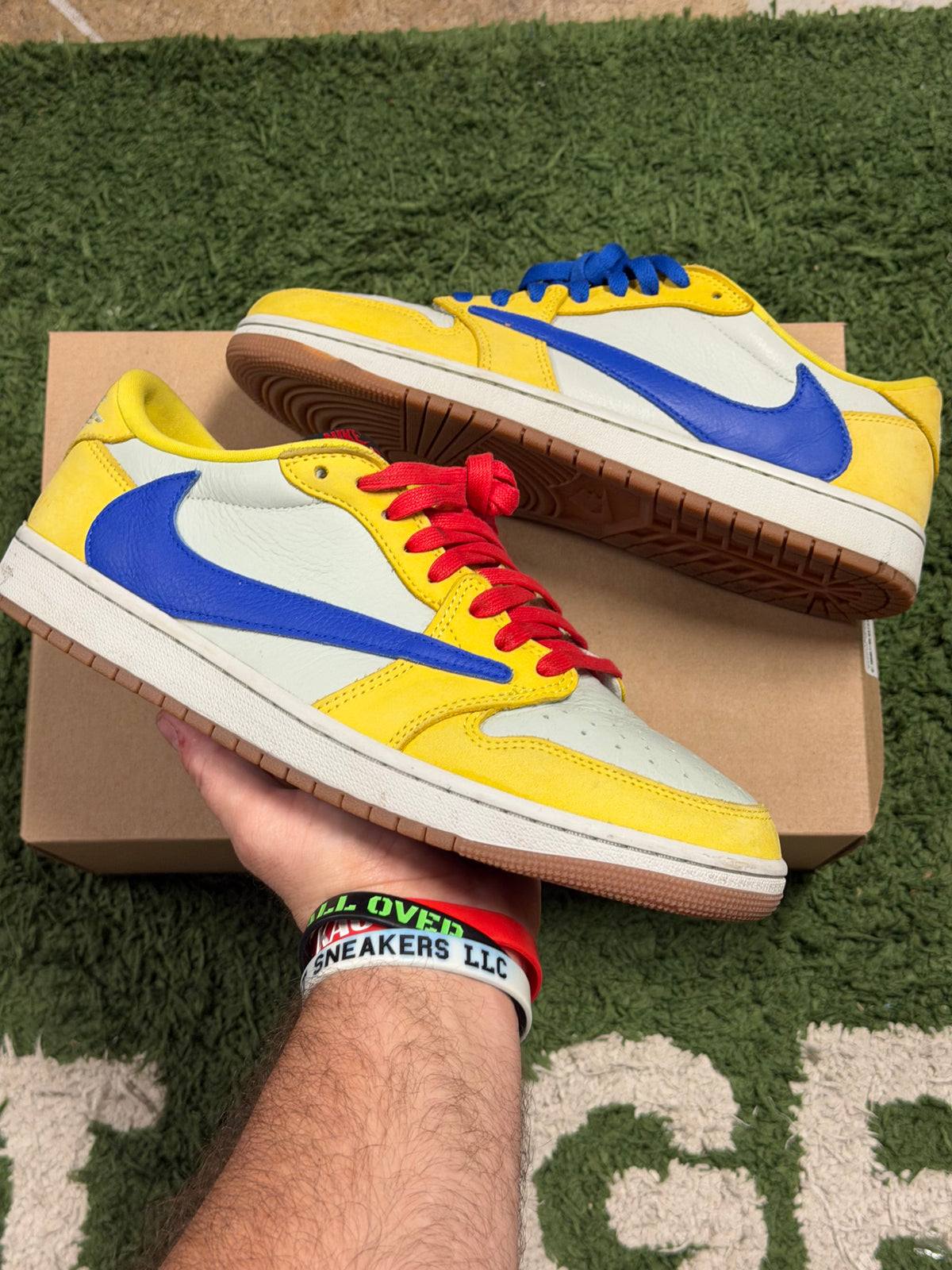 Jordan 1 Retro Low OG SP Travis Scott Canary (Women's) MIS MATCH SIZES