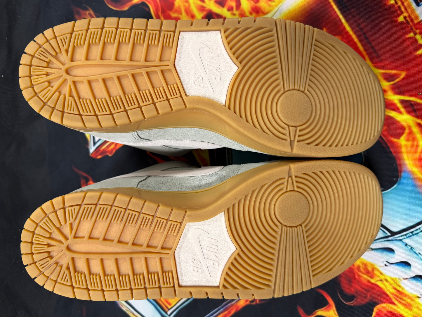 NIKE SB DUNK LOW ISLAND GREEN GUM