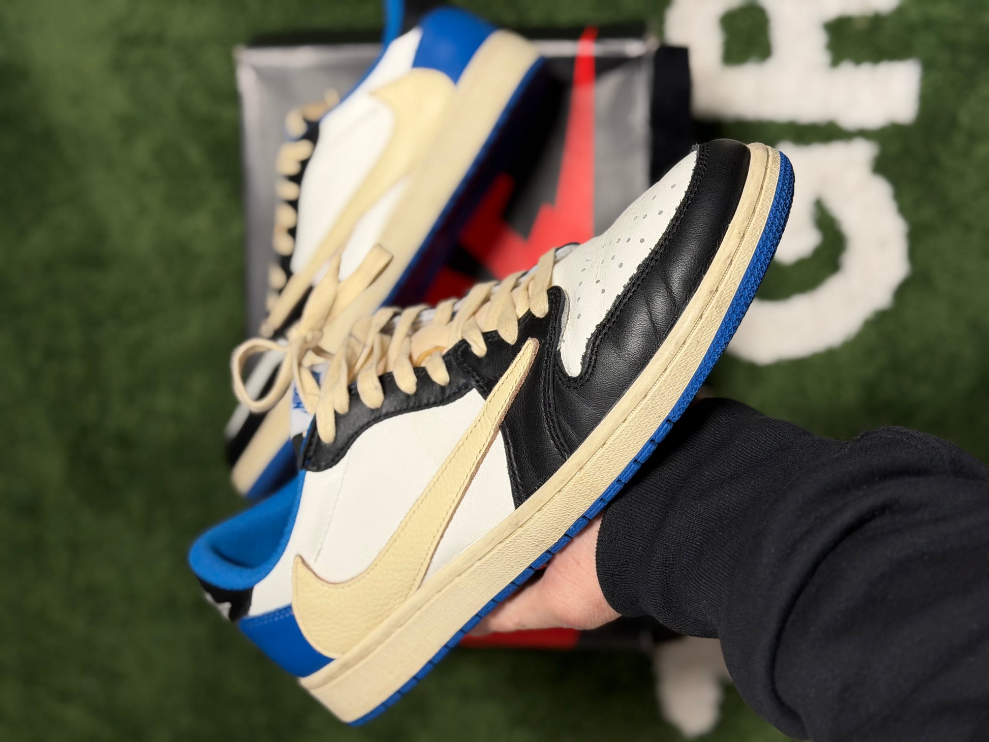 Jordan 1 Retro Low OG SP Fragment x Travis Scott