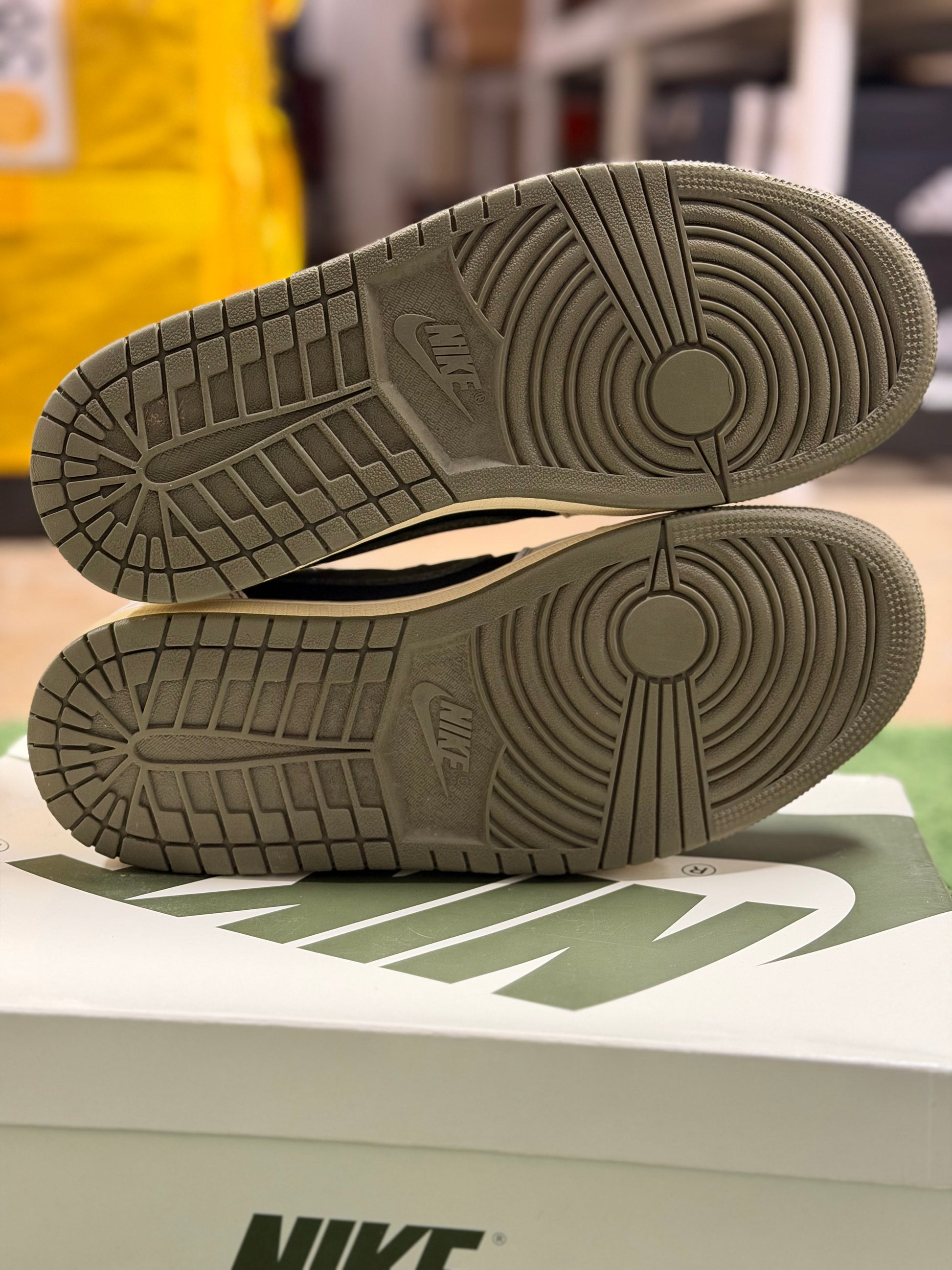 Jordan 1 Retro Low OG SP Travis Scott Olive (Women's)