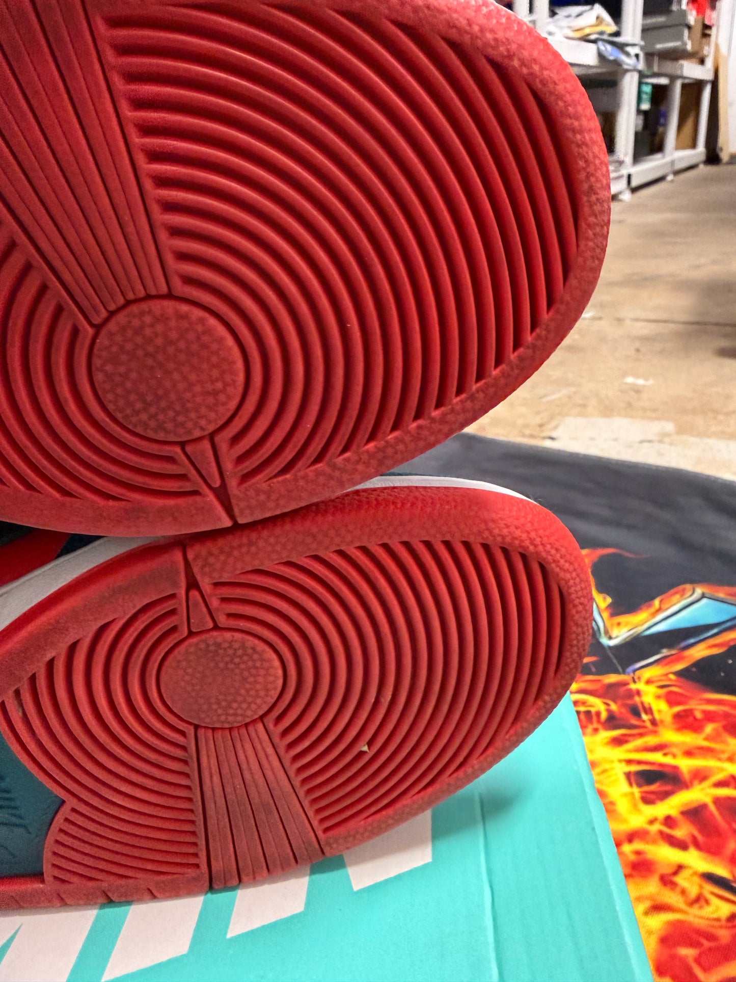 NIKE SB DUNK LOW REVERSE SHARK