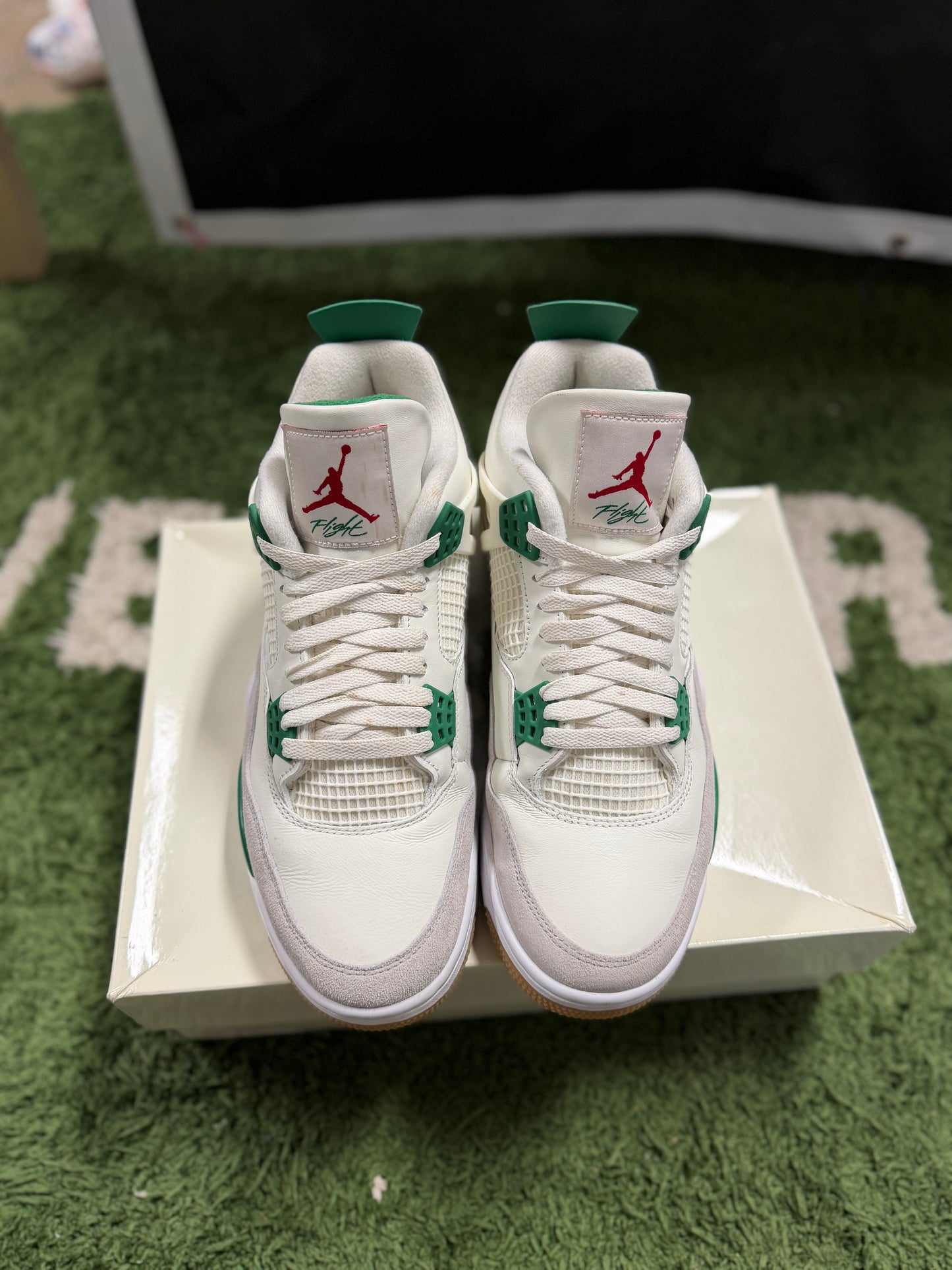 Jordan 4 Retro SB Pine Green