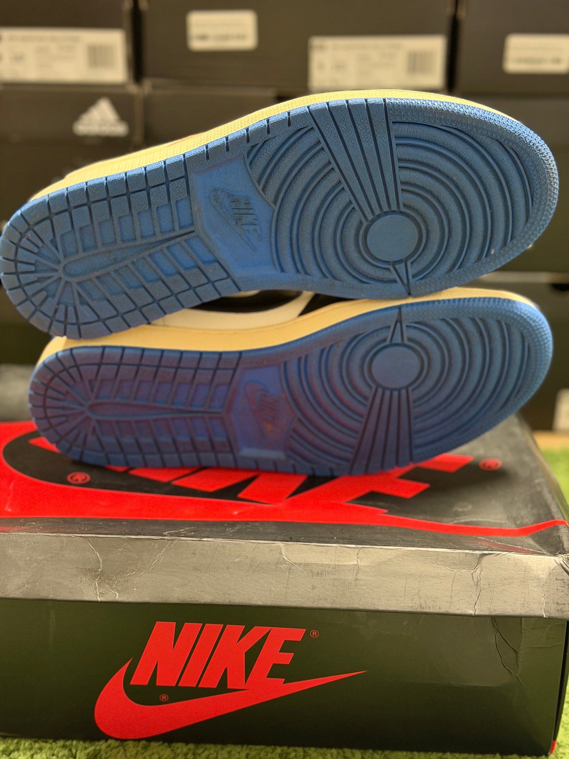 Jordan 1 Retro Low OG SP Fragment x Travis Scott