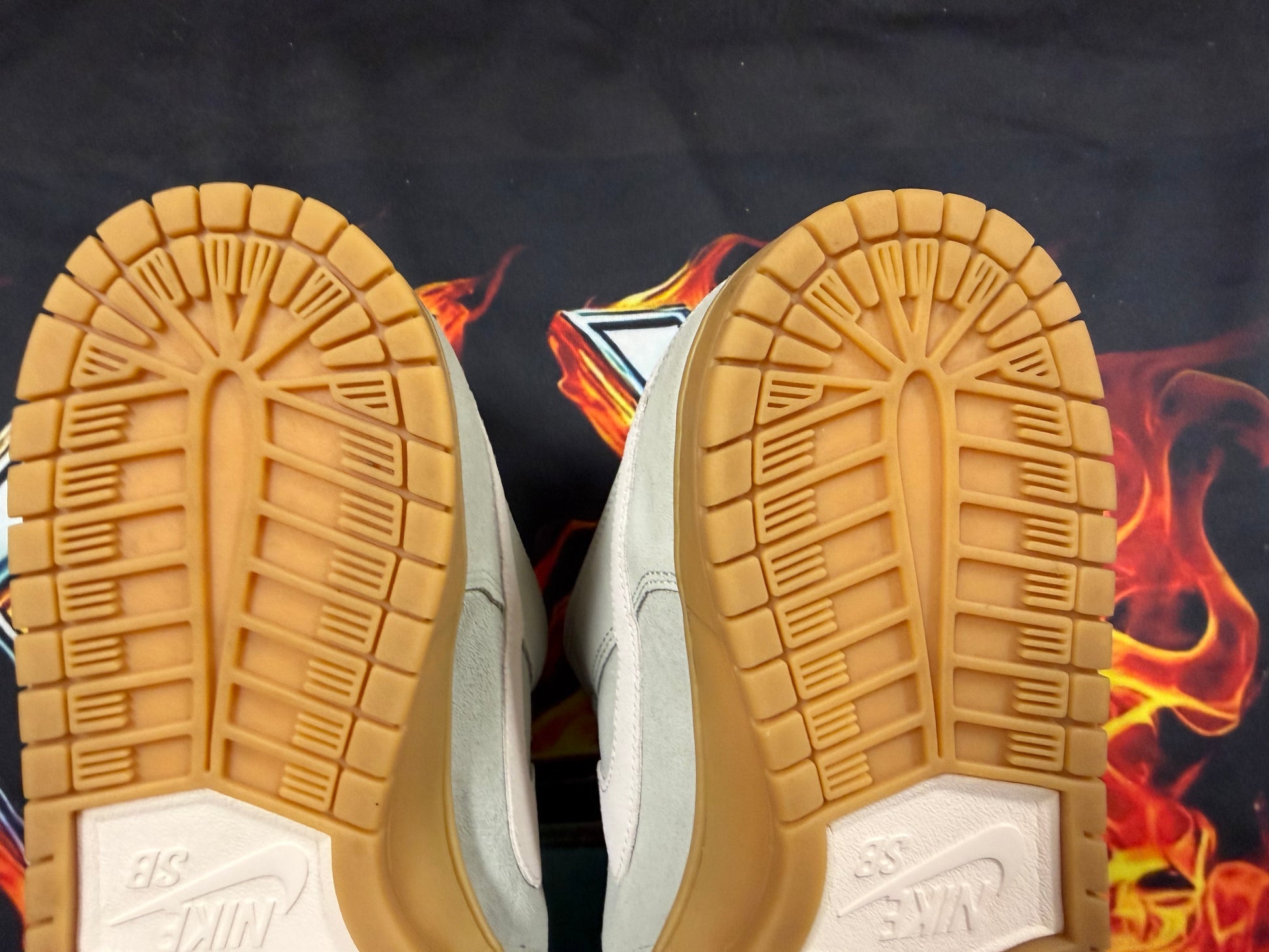 NIKE SB DUNK LOW ISLAND GREEN GUM