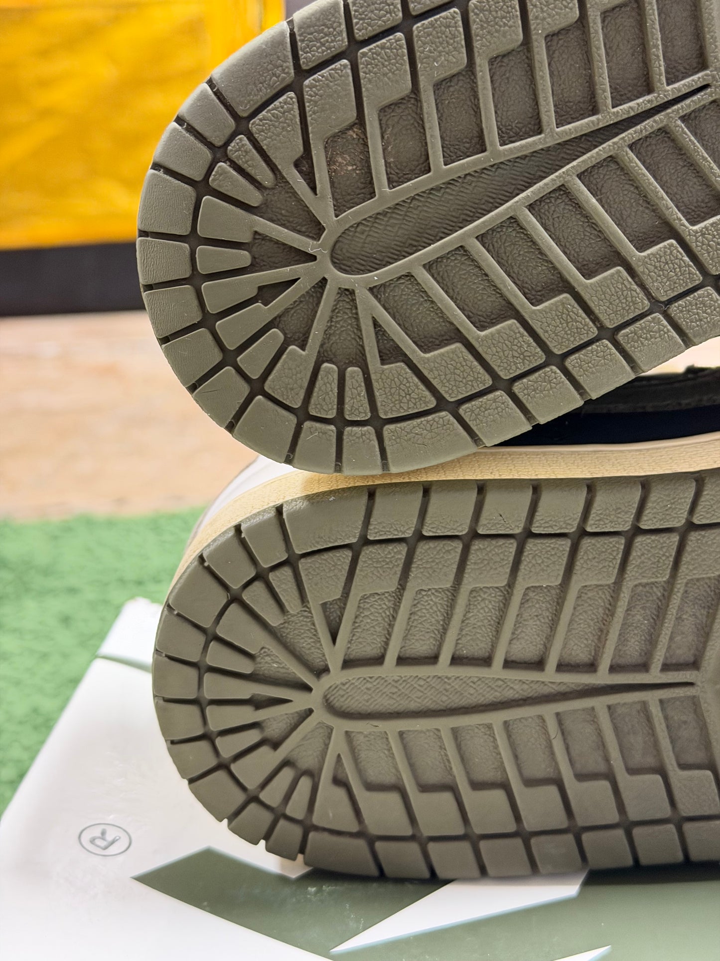 Jordan 1 Retro Low OG SP Travis Scott Olive (Women's)