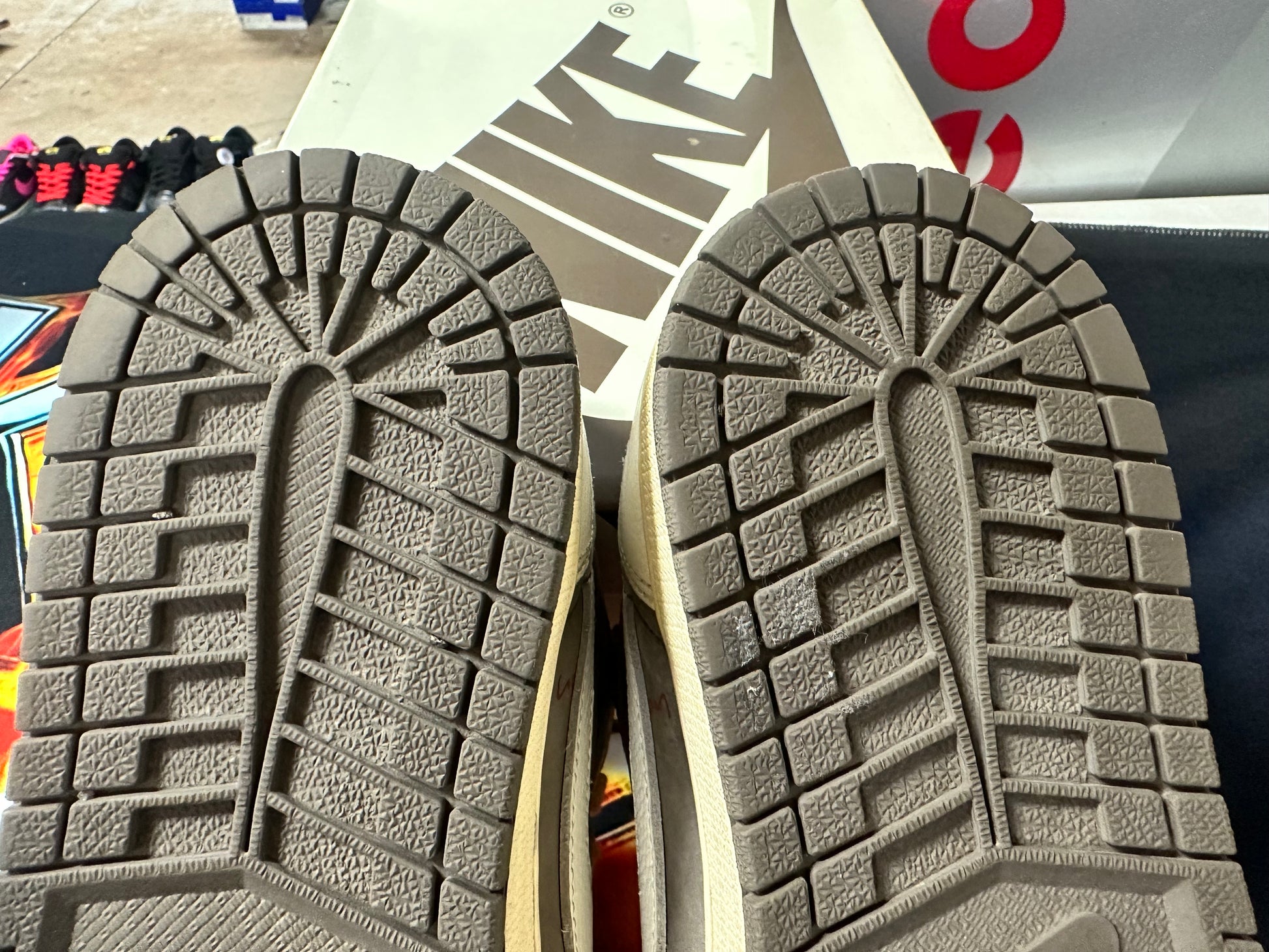 JORDAN 1 LOW TRAVIS SCOTT REVERSE MOCHA