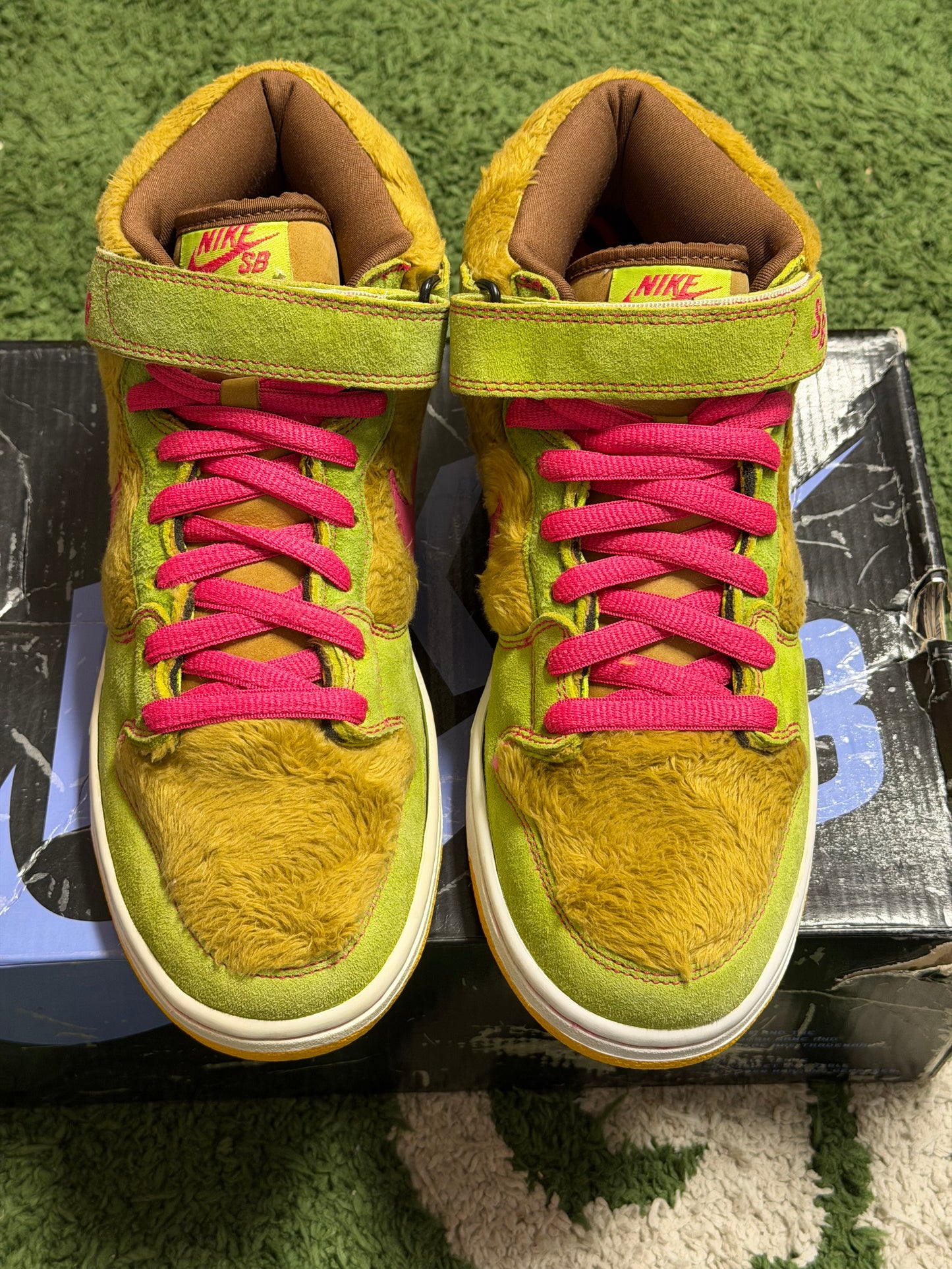 Nike SB Dunk Mid Mama Bear