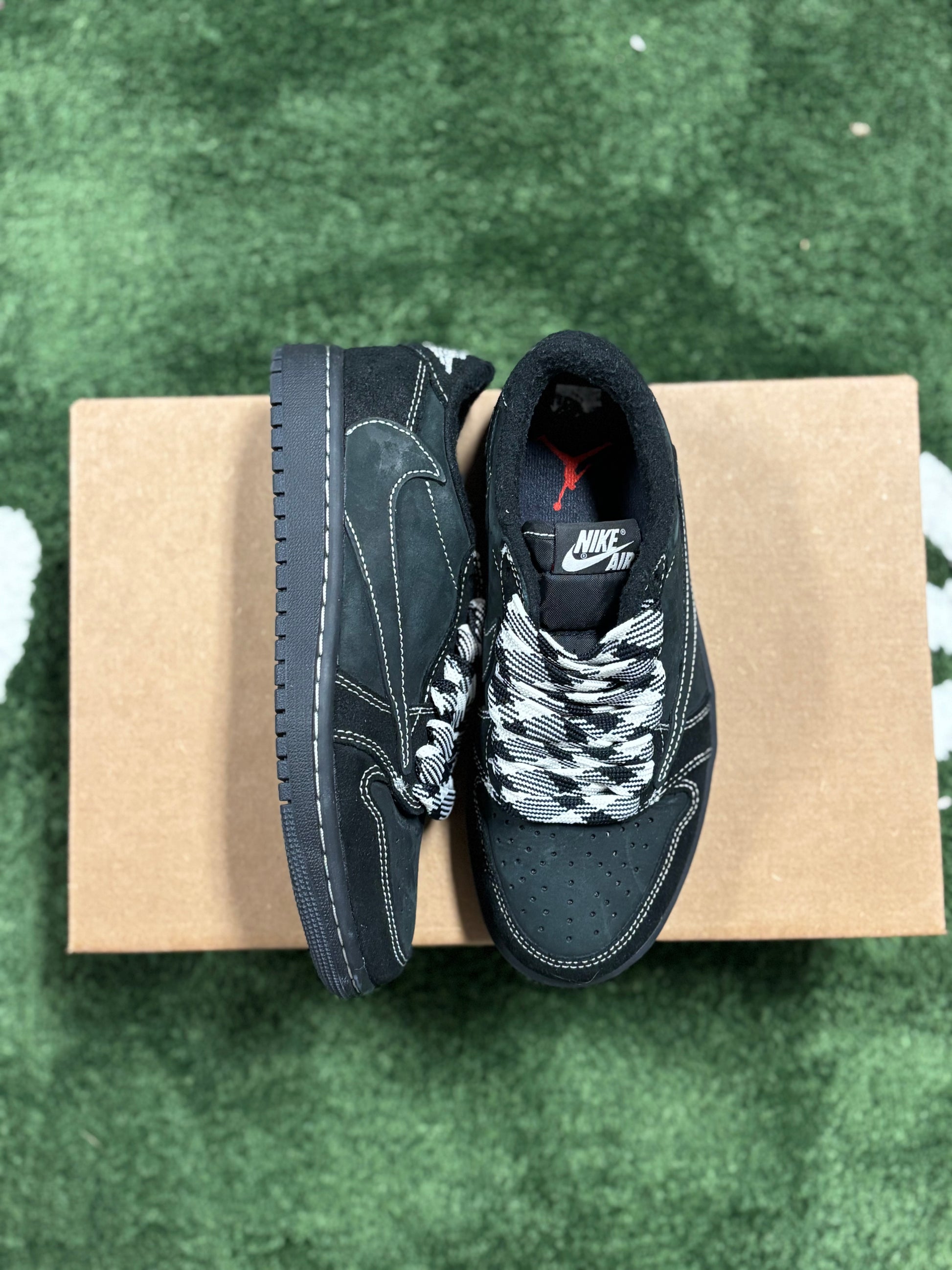 JORDAN 1 LOW TRAVIS SCOTT PHANTOM