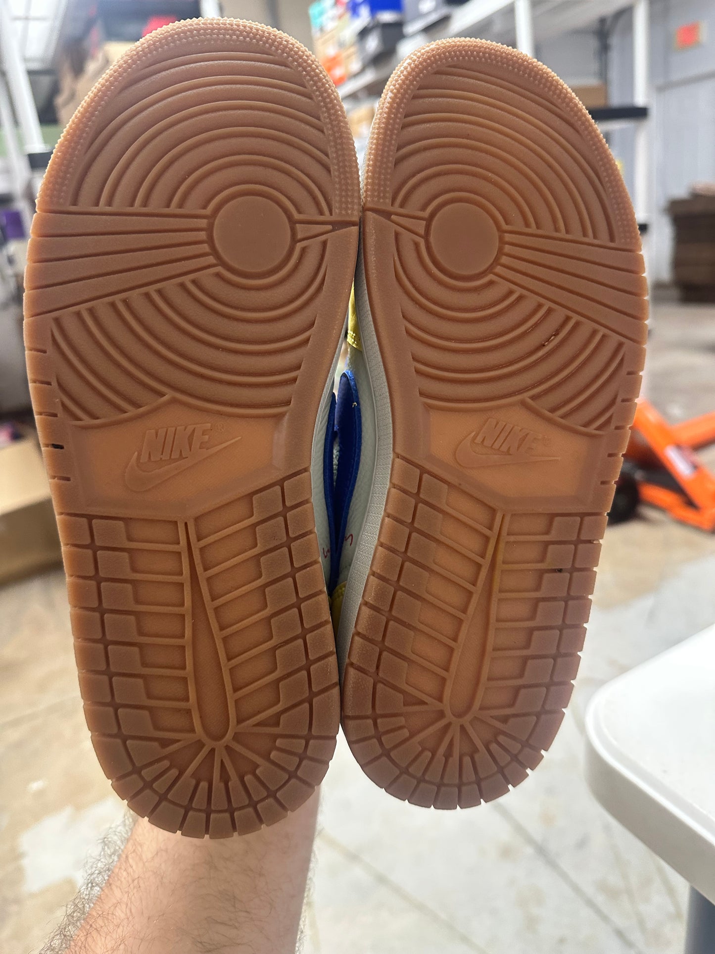 JORDAN 1 LOW TRAVIS SCOTT CANARY