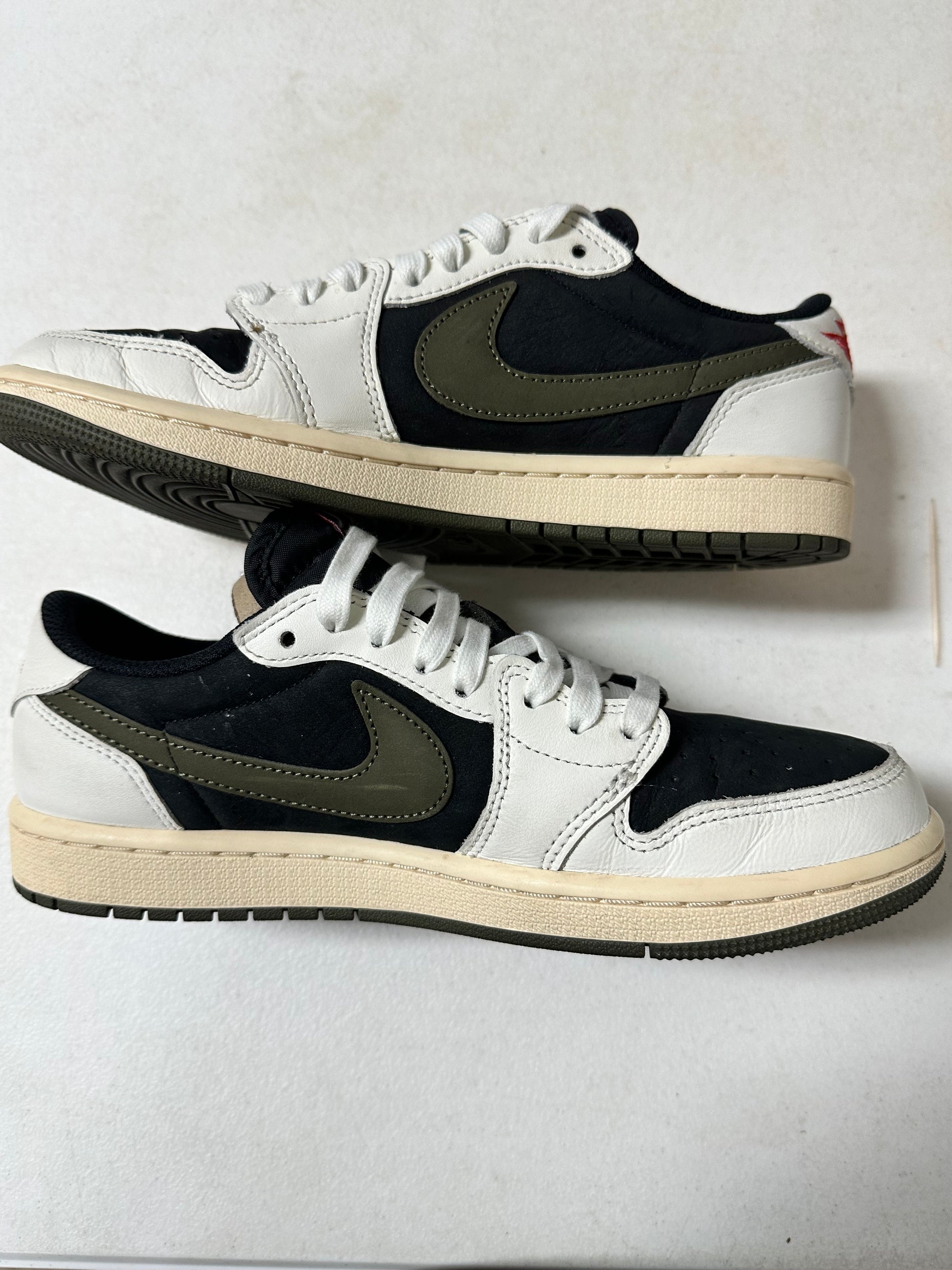 JORDAN 1 LOW TRAVIS SCOTT OLIVE