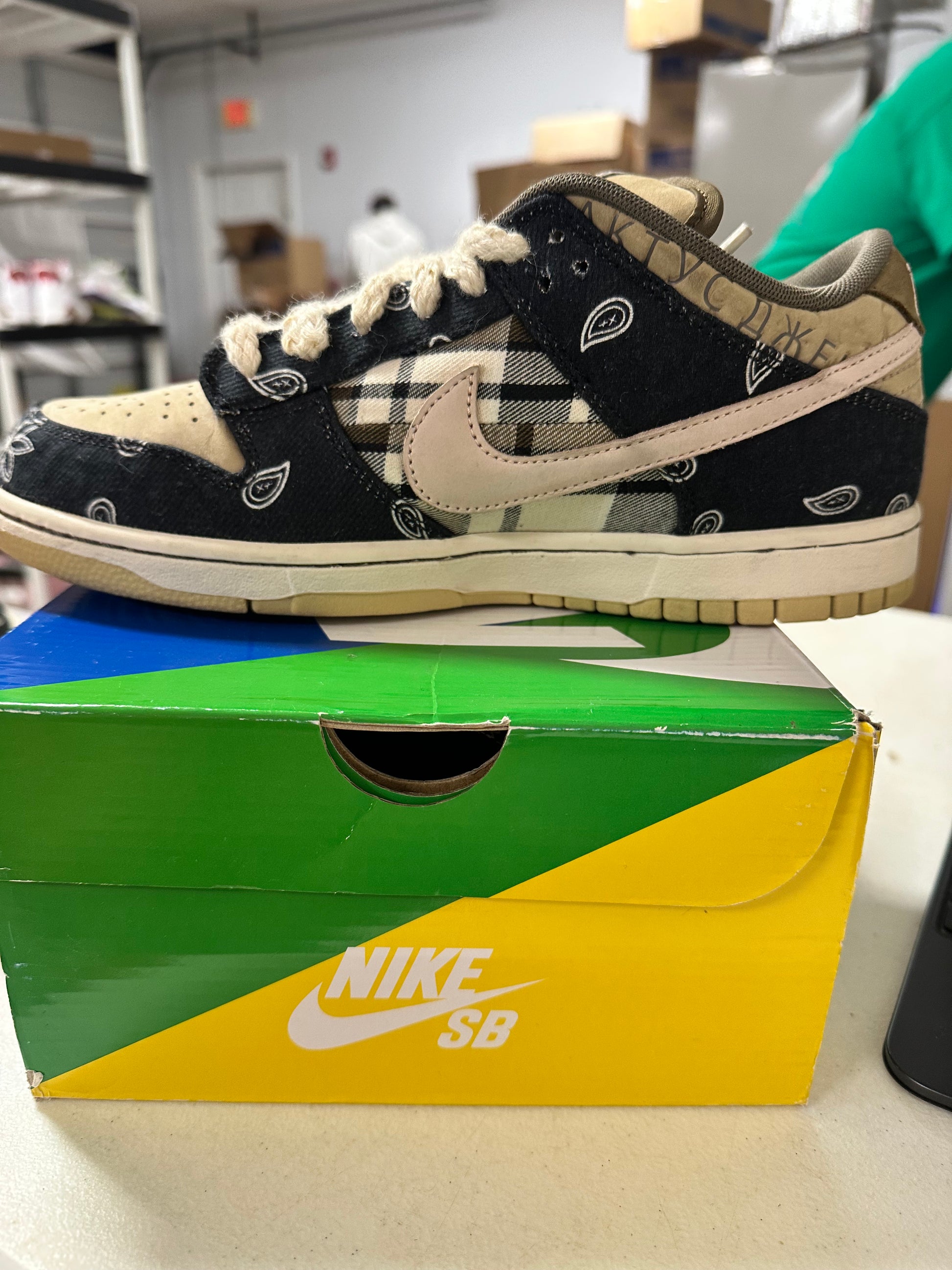 NIKE SB DUNK LOW TRAVIS SCOTT