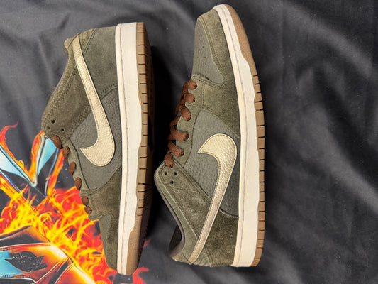 NIKE SB DUNK LOW SEQUOIA WHITE GUM