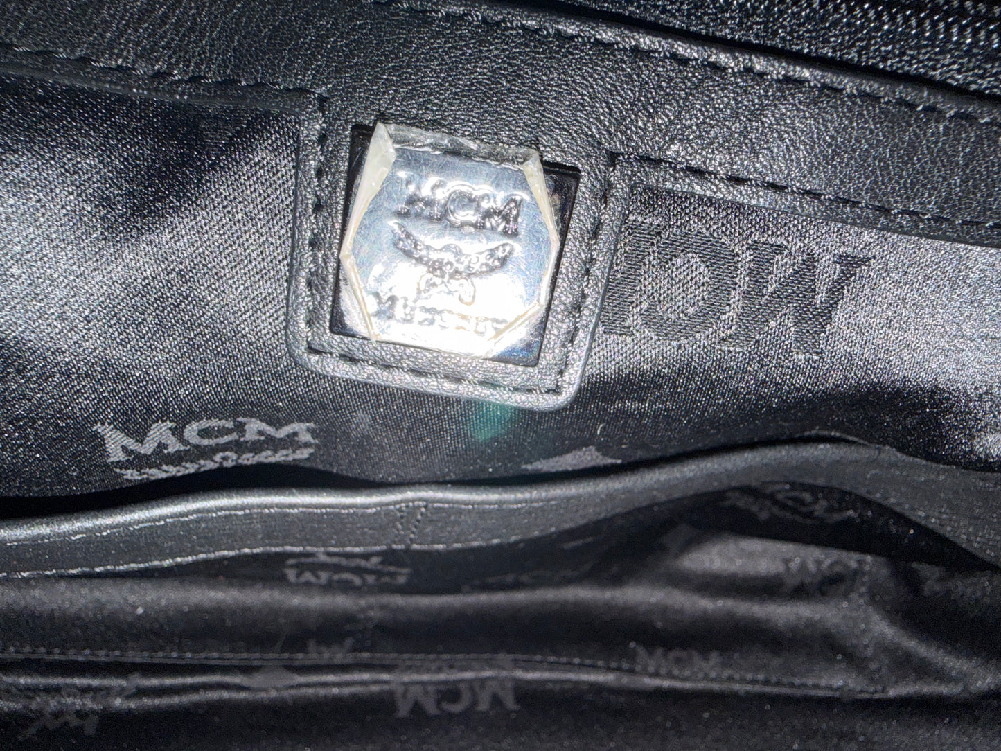 MCM STUDDED TRAVLER VISETOS