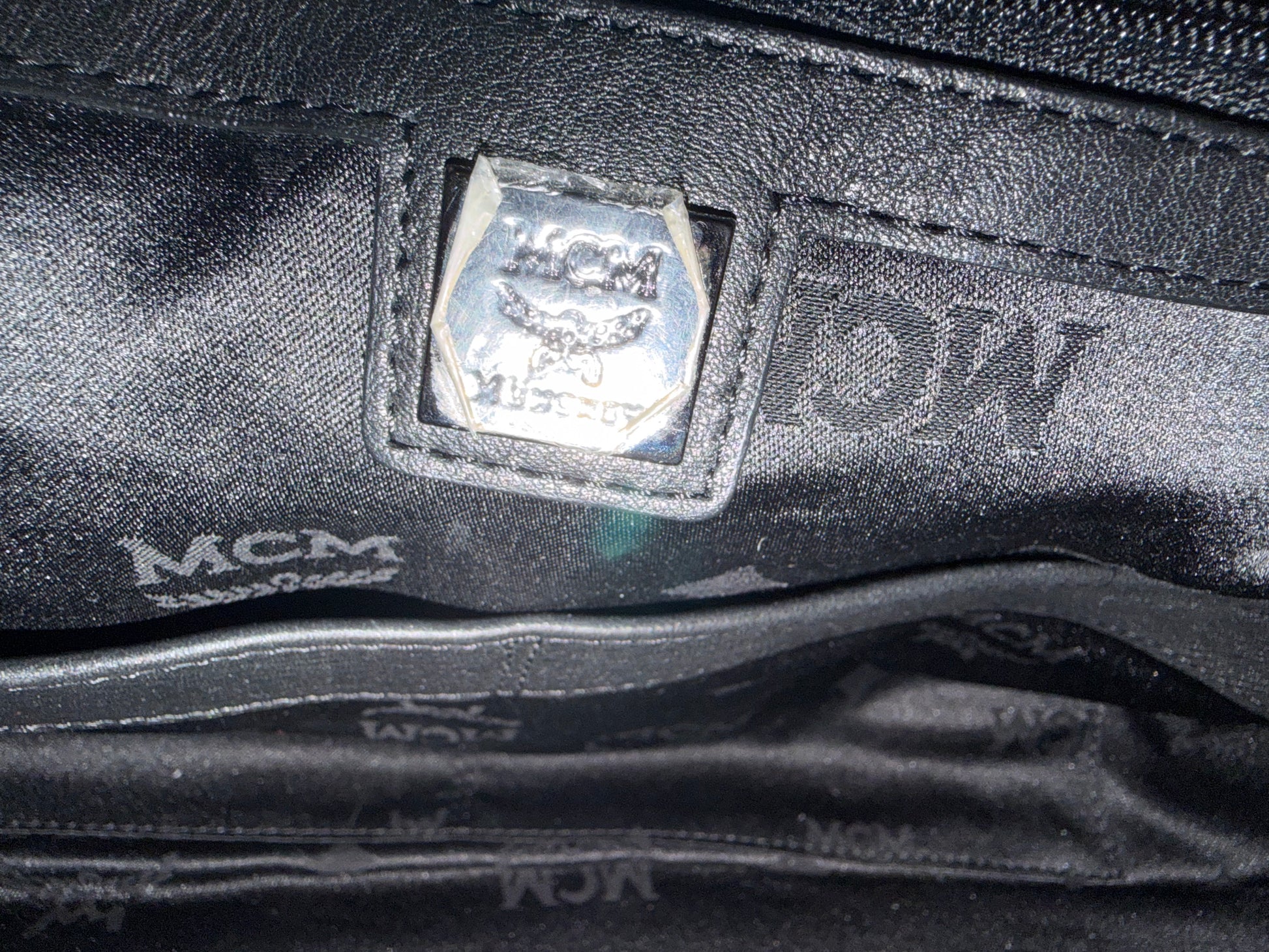 MCM STUDDED TRAVLER VISETOS