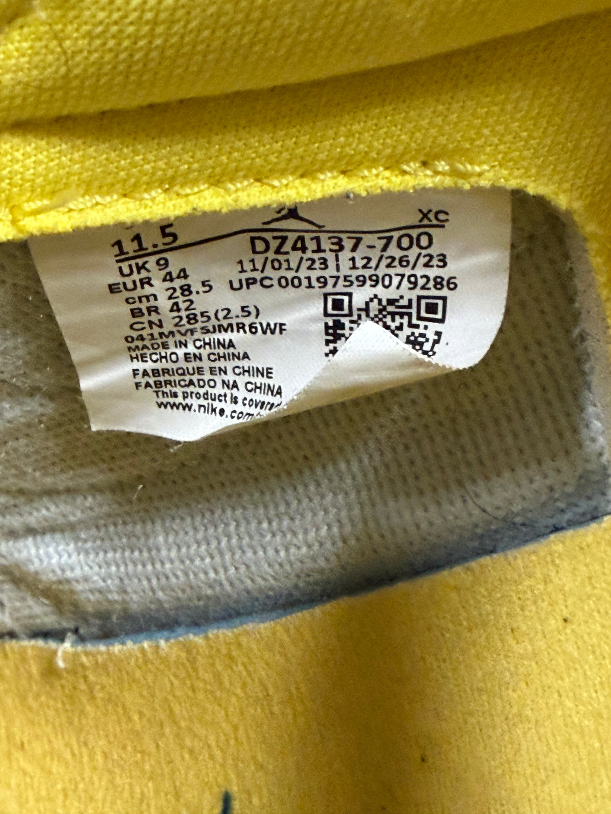 Jordan 1 Retro Low OG SP Travis Scott Canary (Women's) MIS MATCH SIZES