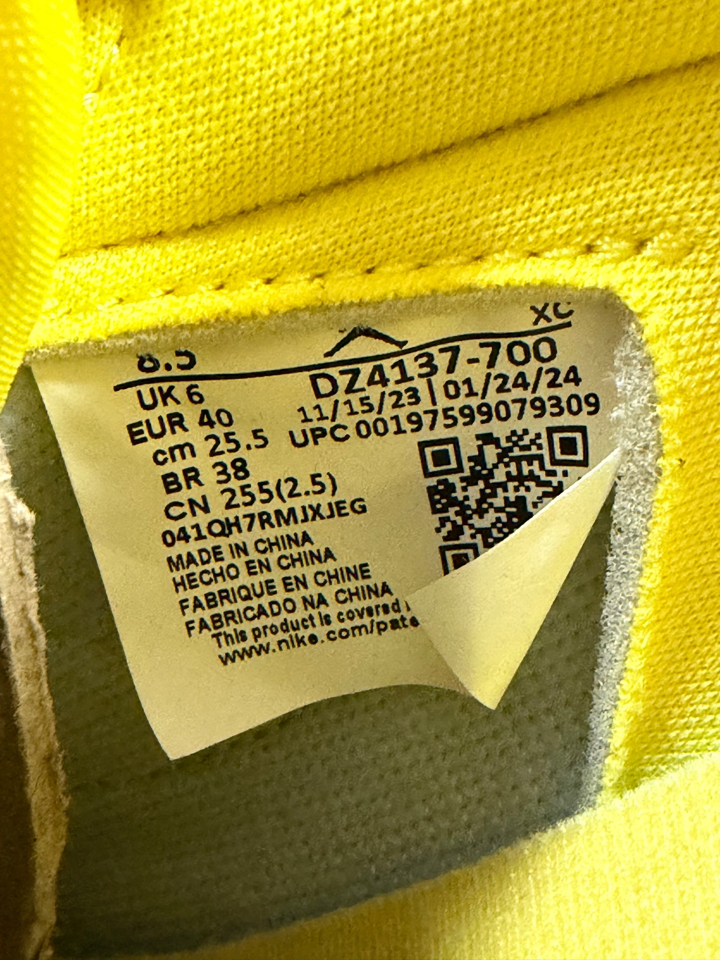 Jordan 1 Retro Low OG SP Travis Scott Canary (Women's)