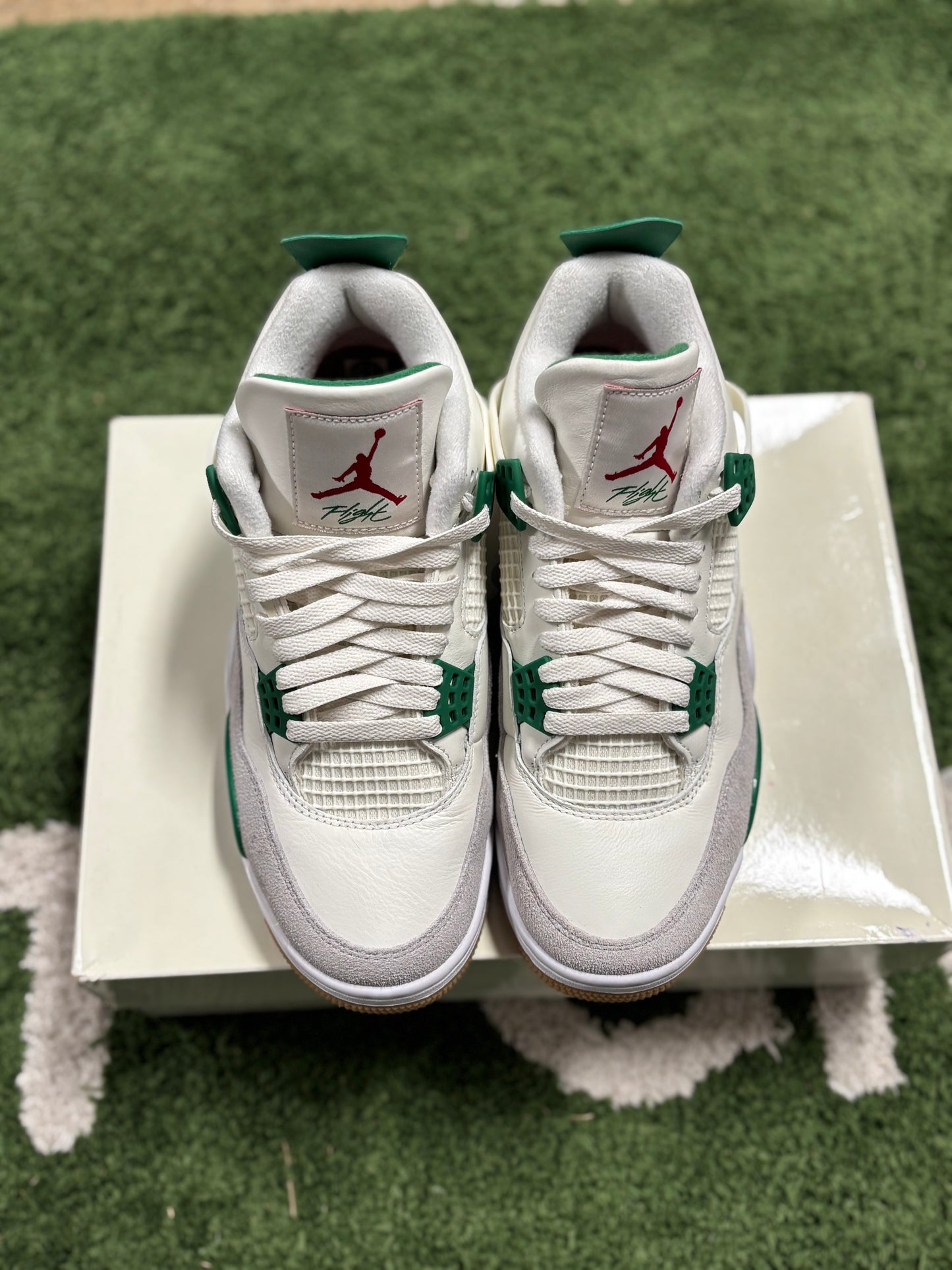 Jordan 4 Retro SB Pine Green