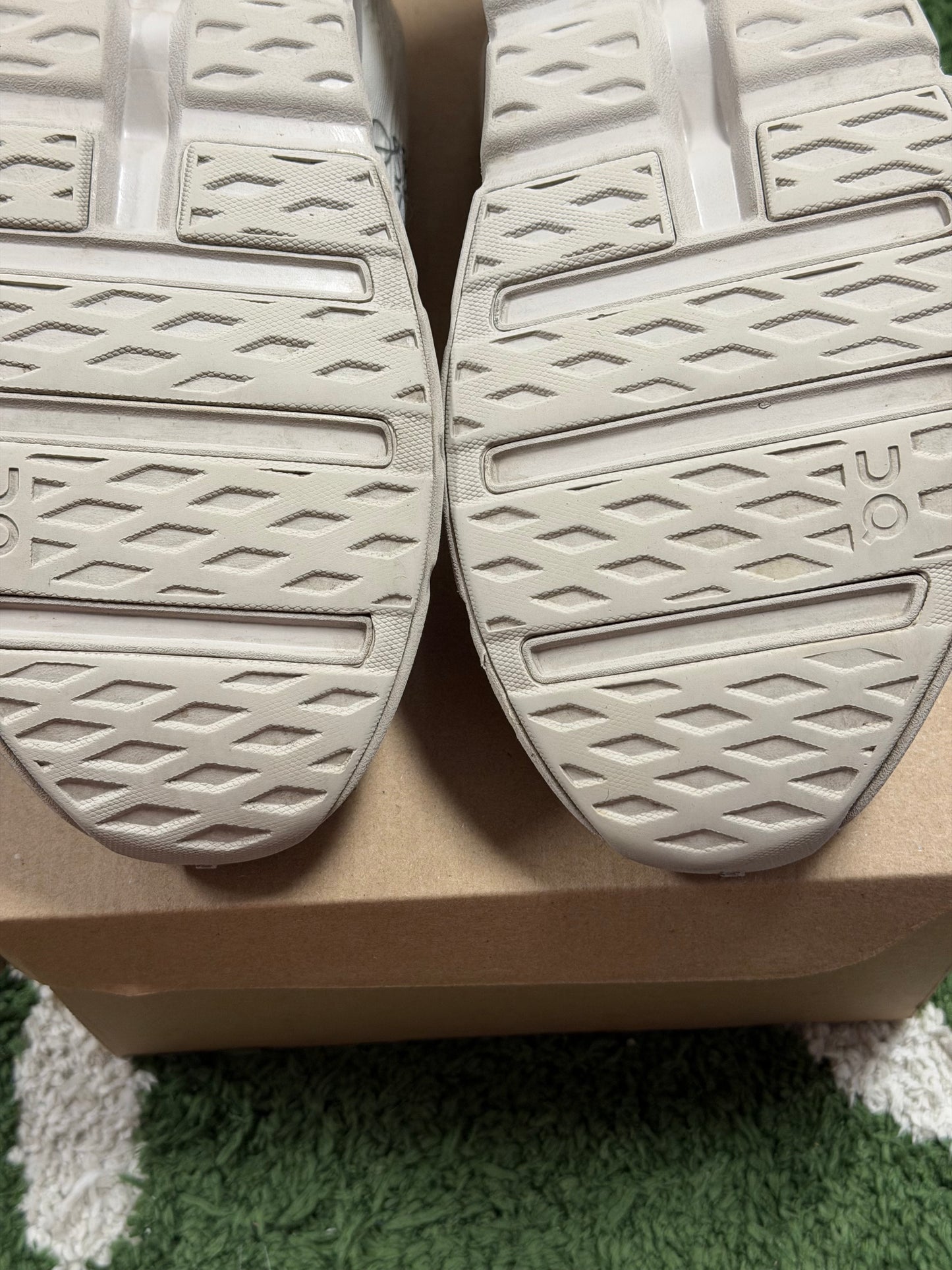 On Running Cloudtilt Loewe Sand