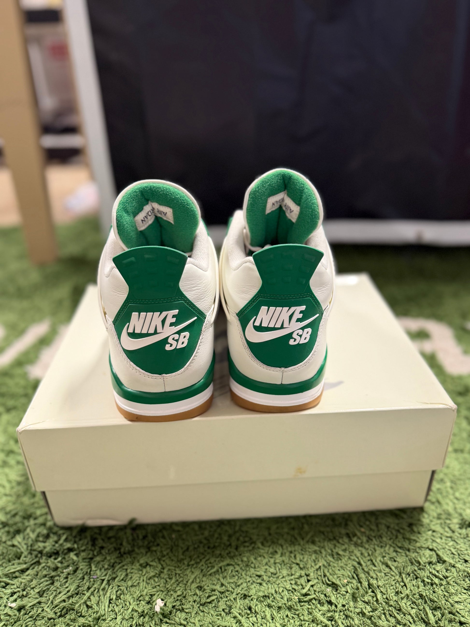 Jordan 4 Retro SB Pine Green