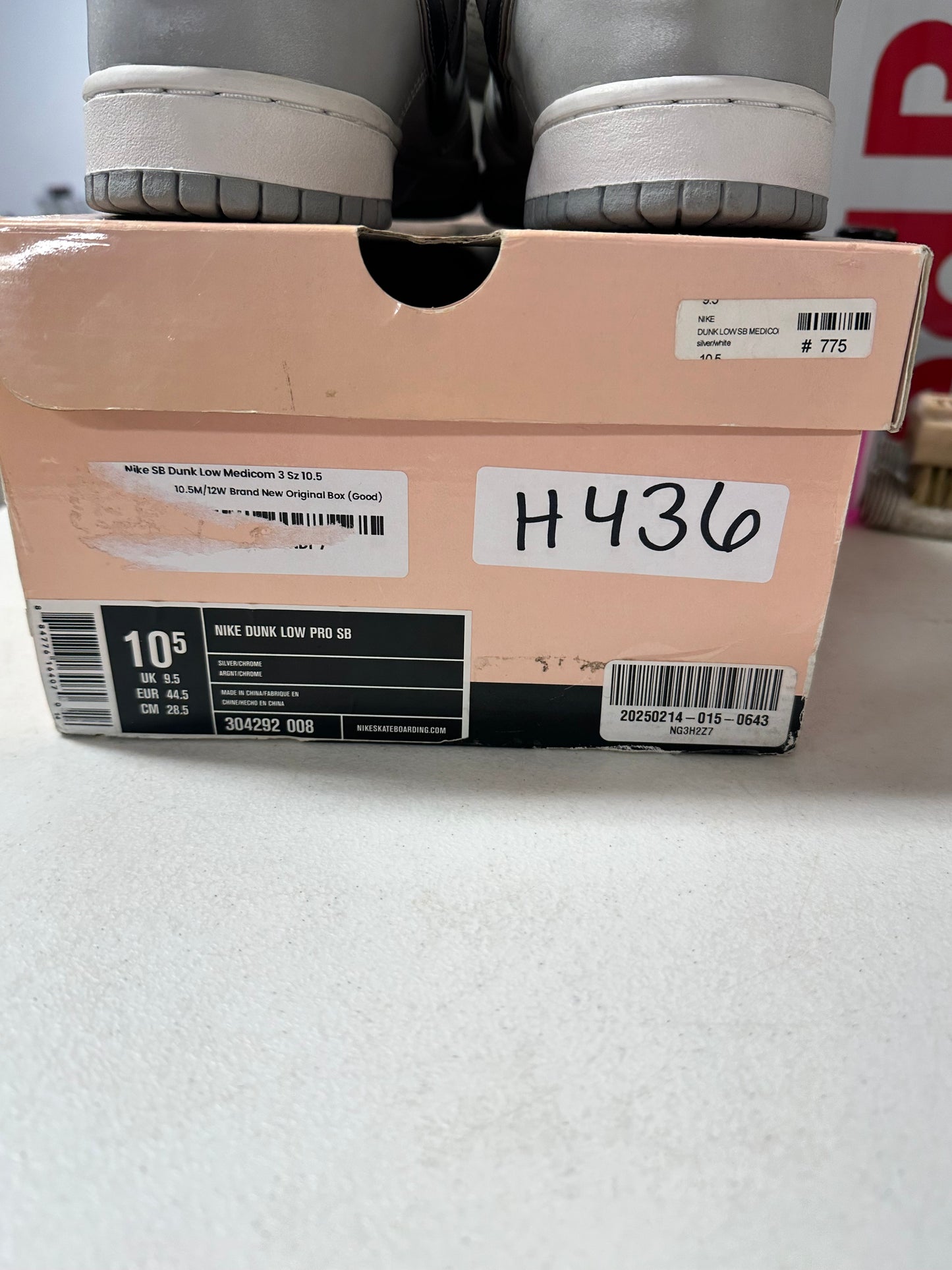 NIKE SB DUNK LOW 3M MEDICOM