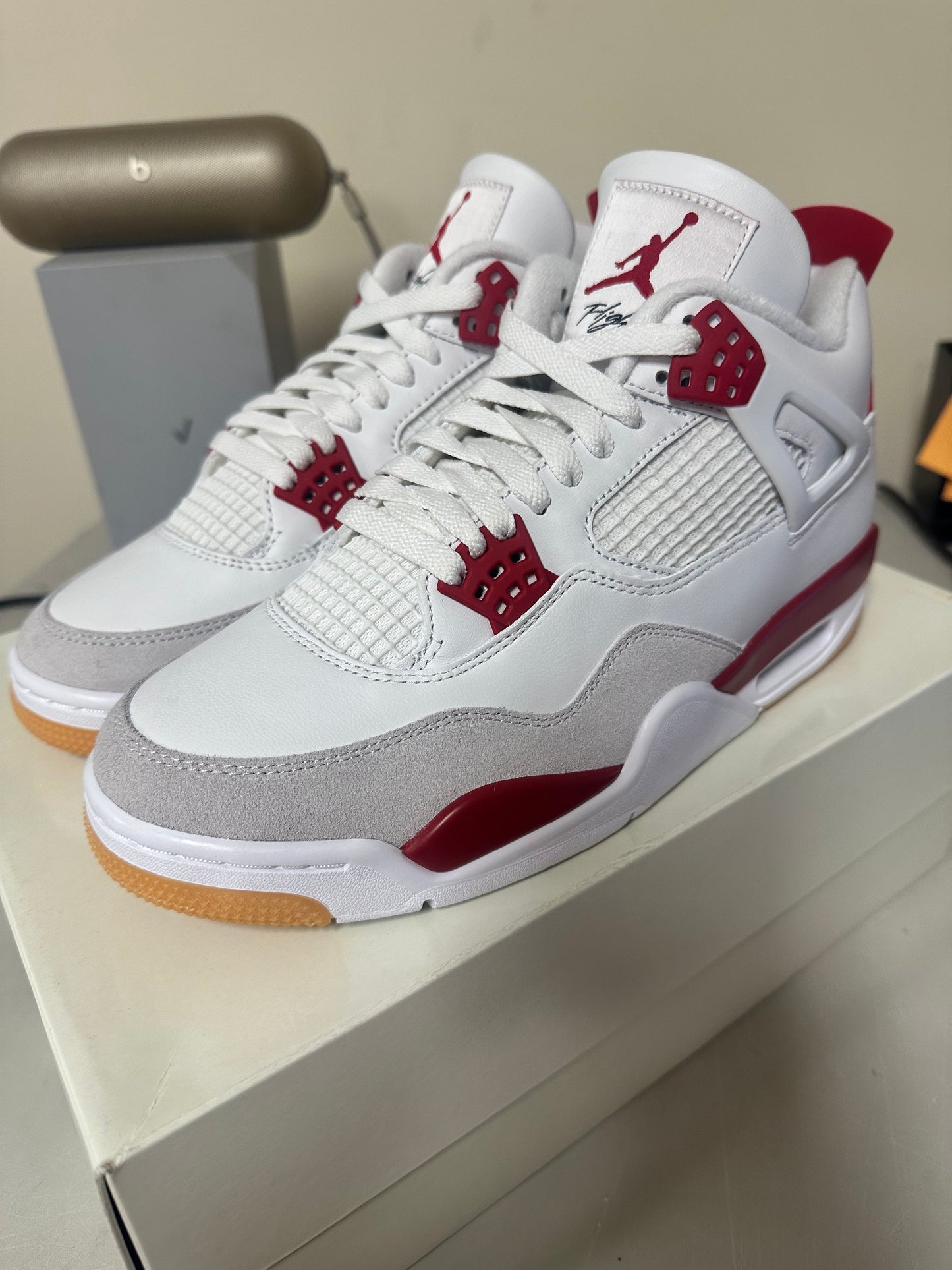 JORDAN 4 F&F VARSITY RED