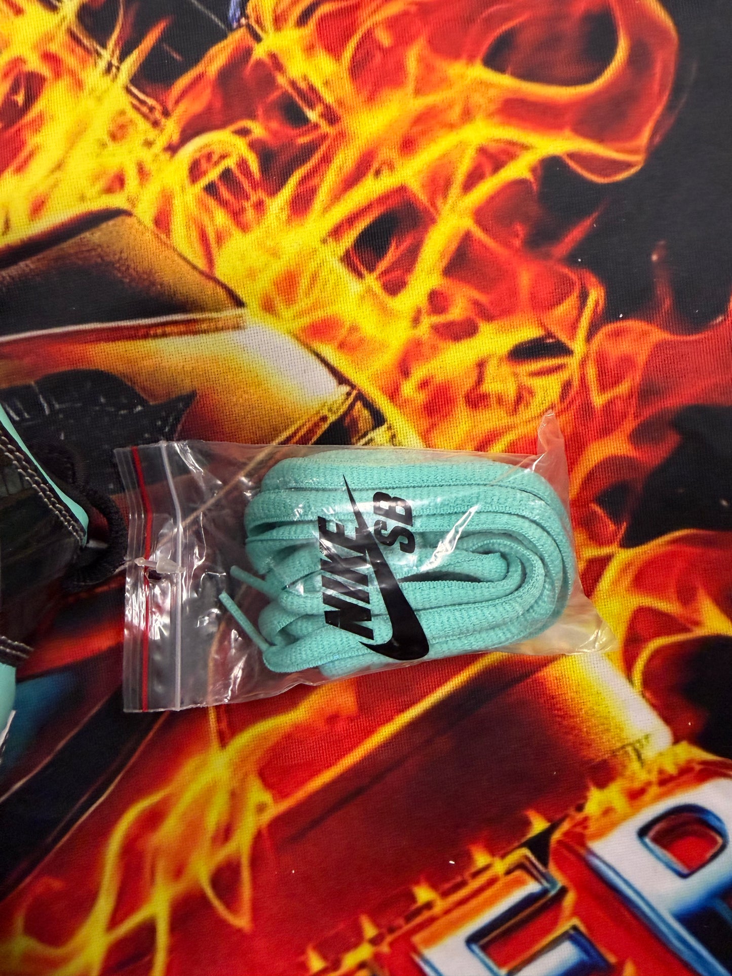 NIKE SB DUNK LOW DIAMOND SUPPLY CO.