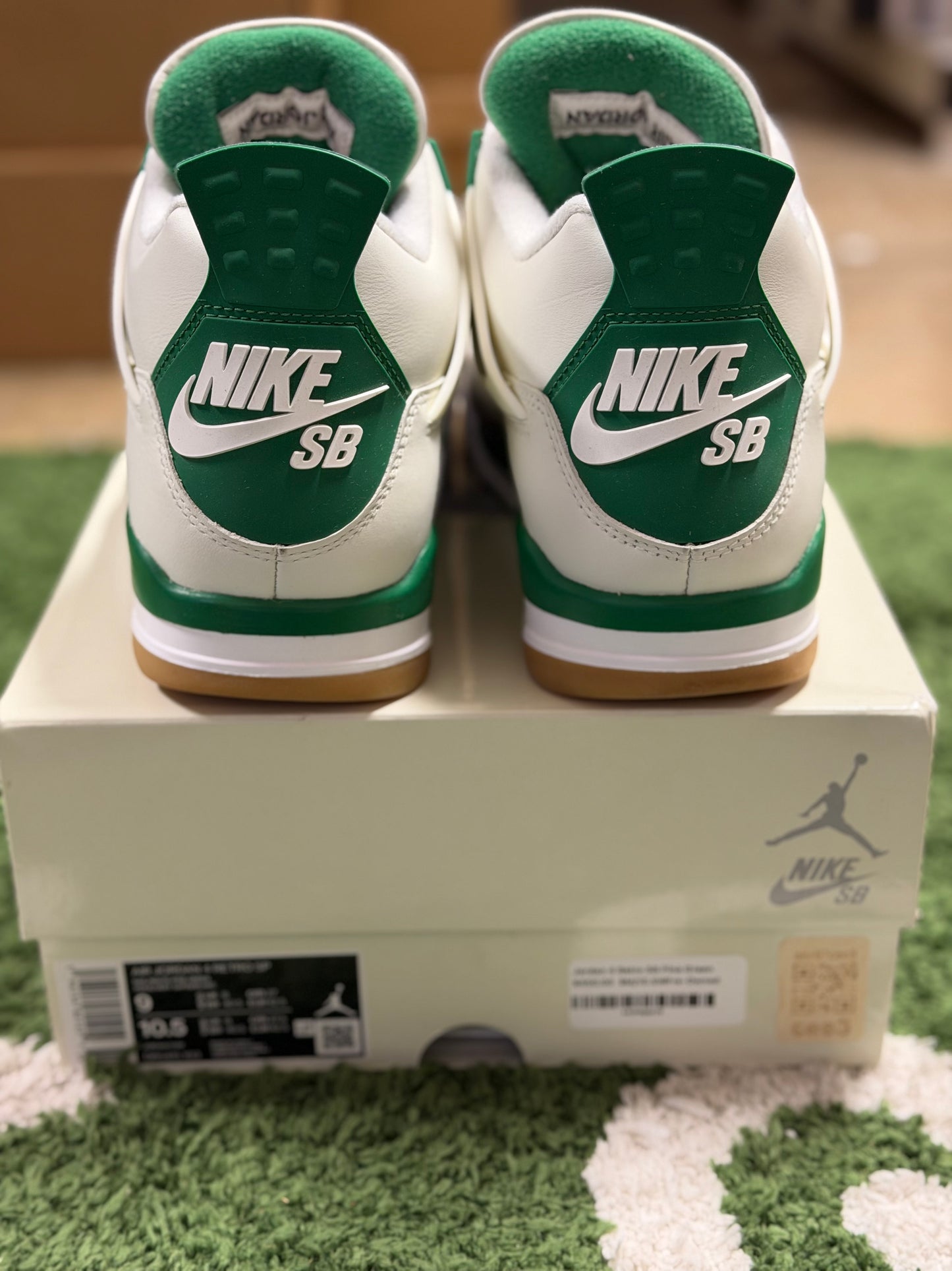 Jordan 4 Retro SB Pine Green