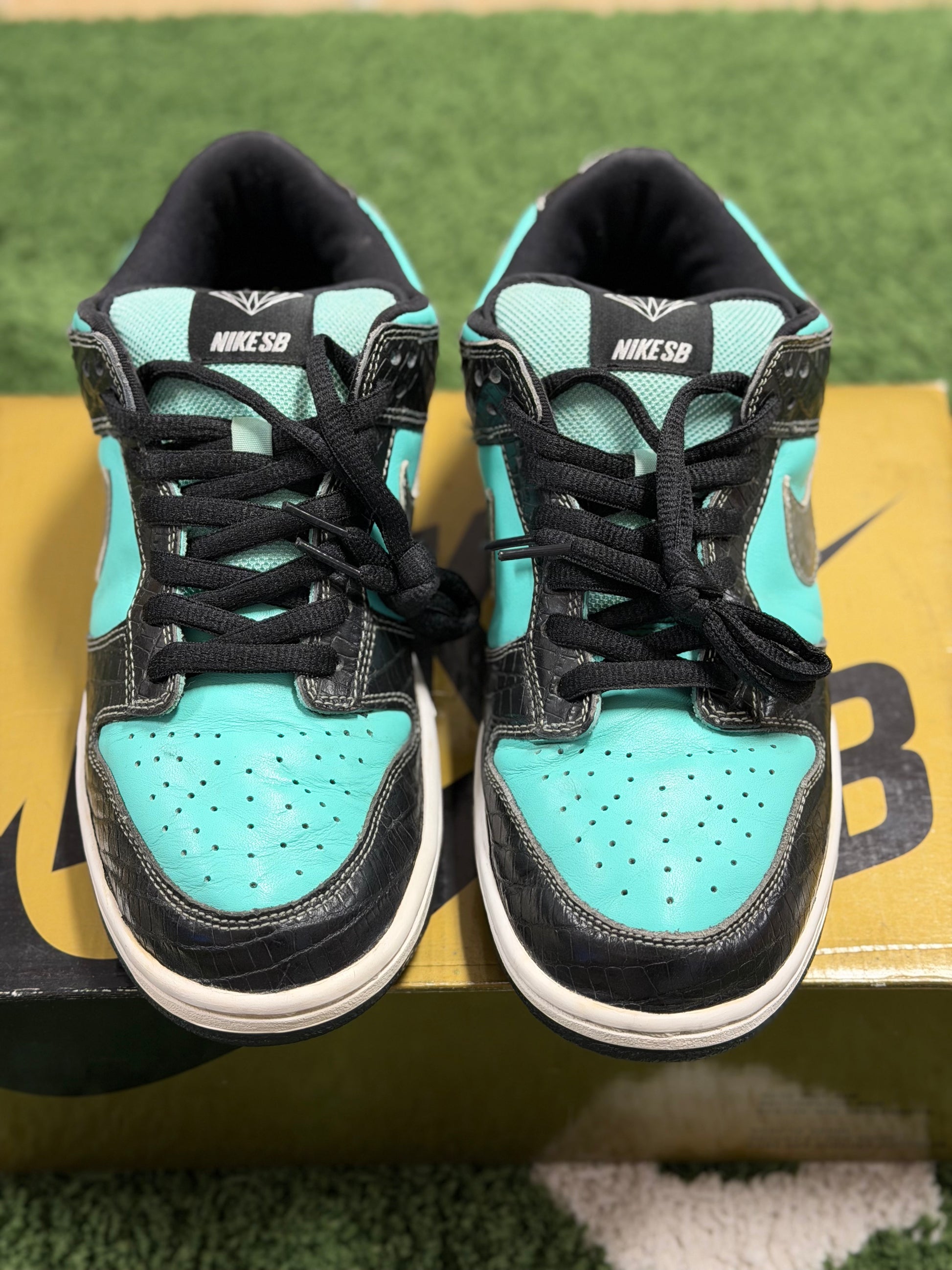 Nike SB Dunk Low Diamond Supply Co.