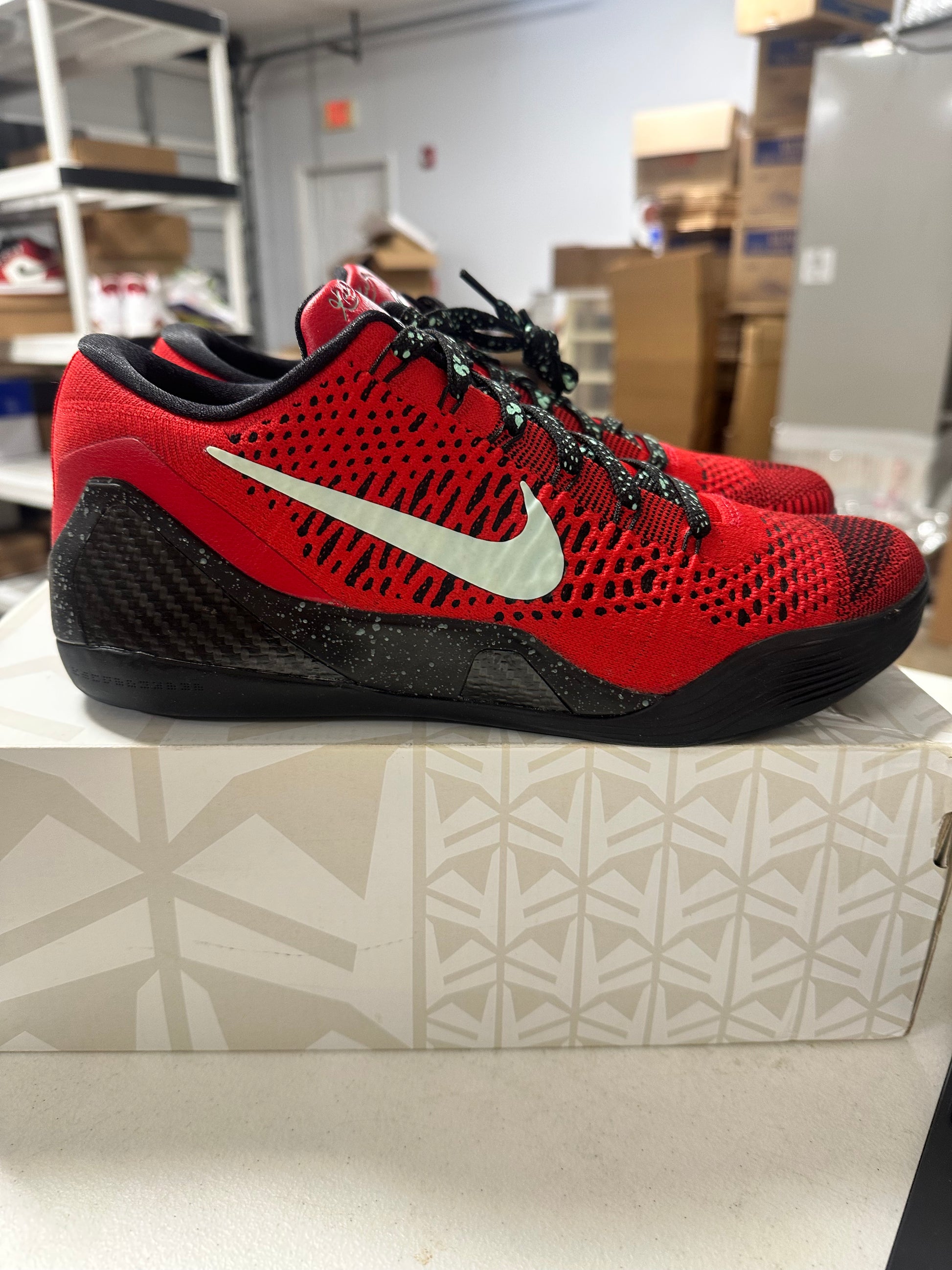 NIKE KOBE 9 ELITE LOW UNIVERSITY RED