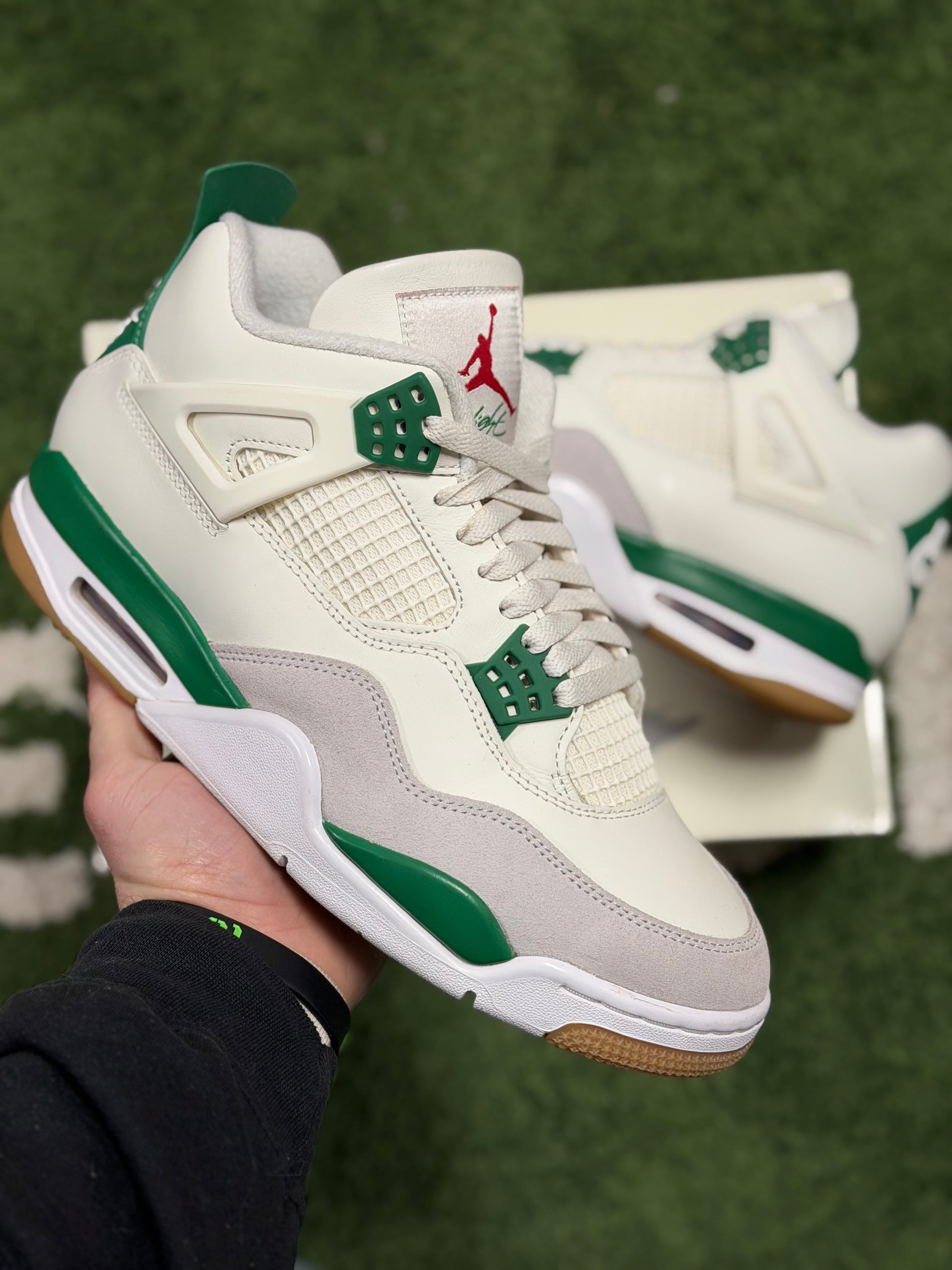 Jordan 4 Retro SB Pine Green