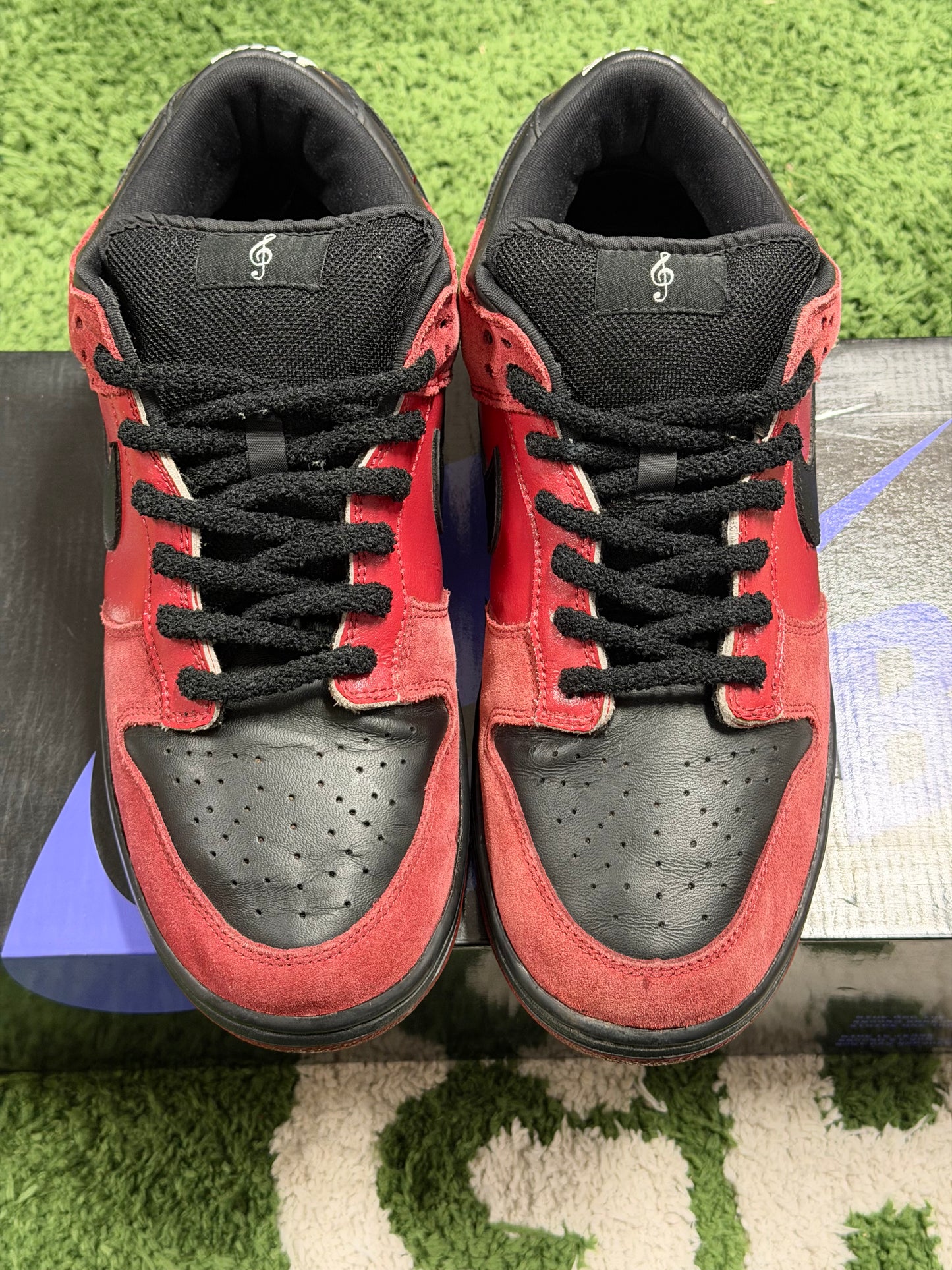 Nike SB Dunk Low Milli Vanilli