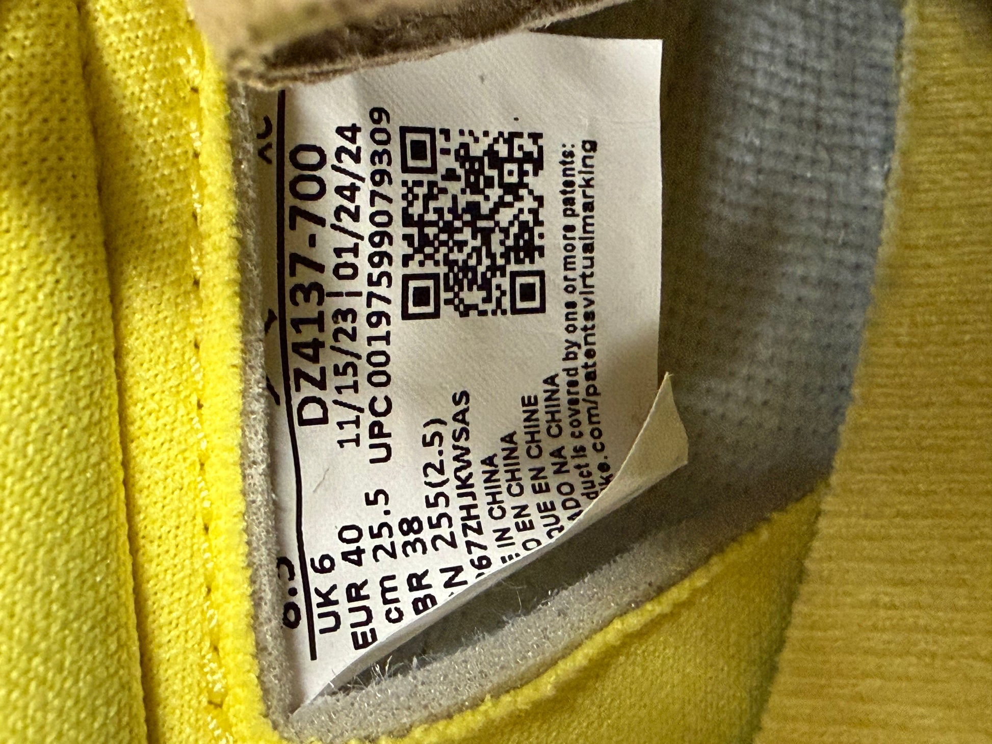 Jordan 1 Retro Low OG SP Travis Scott Canary (Women's)