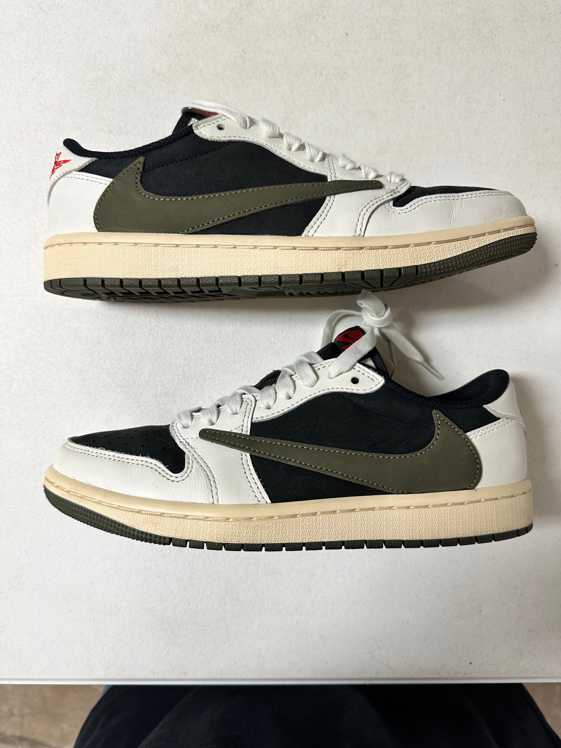 JORDAN 1 LOW TRAVIS SCOTT OLIVE