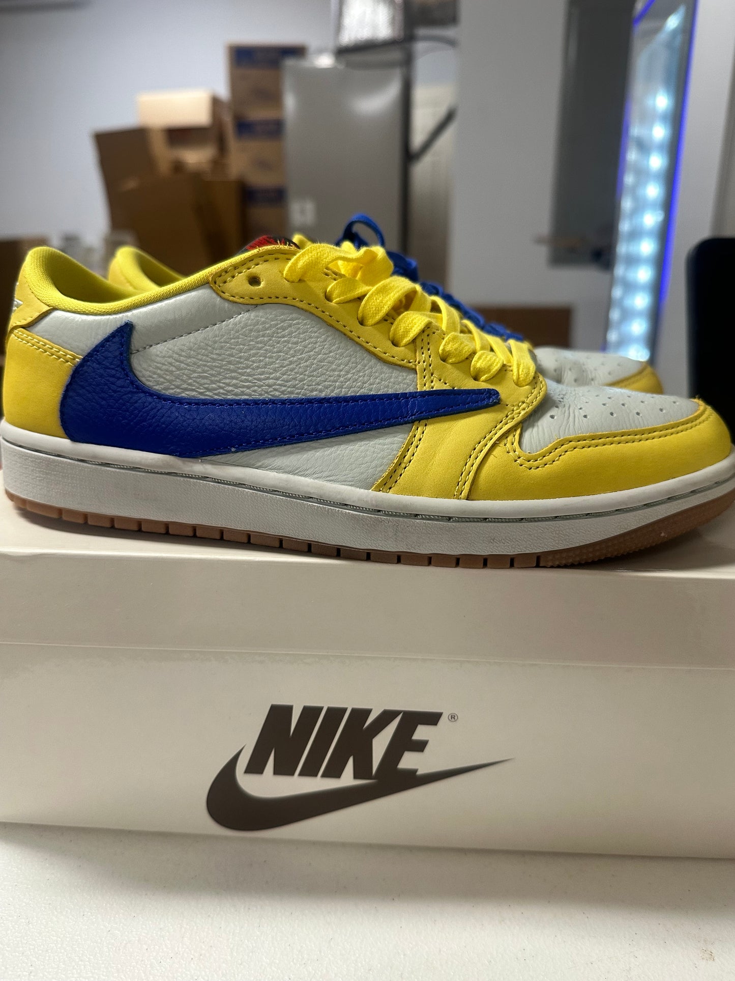 JORDAN 1 LOW TRAVIS SCOTT CANARY