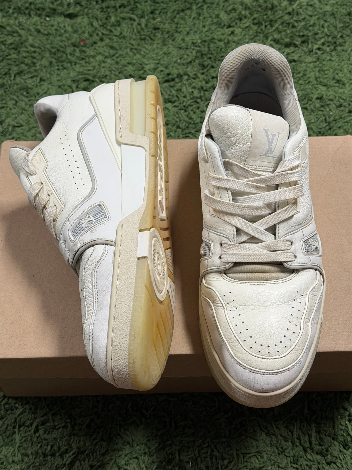 LOUIS VUITTON TRAINER WHITE